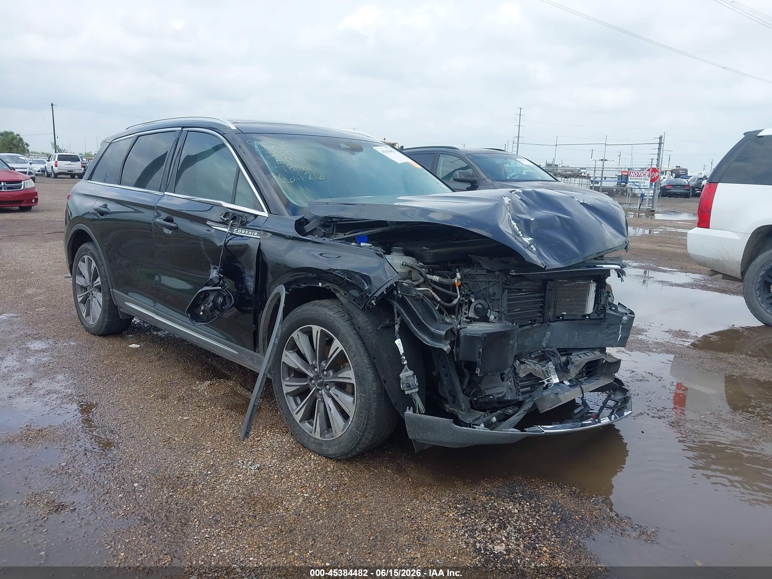 2020 Lincoln Corsair Reserve, VIN 5LMCJ2C94LUL17804 — Front end