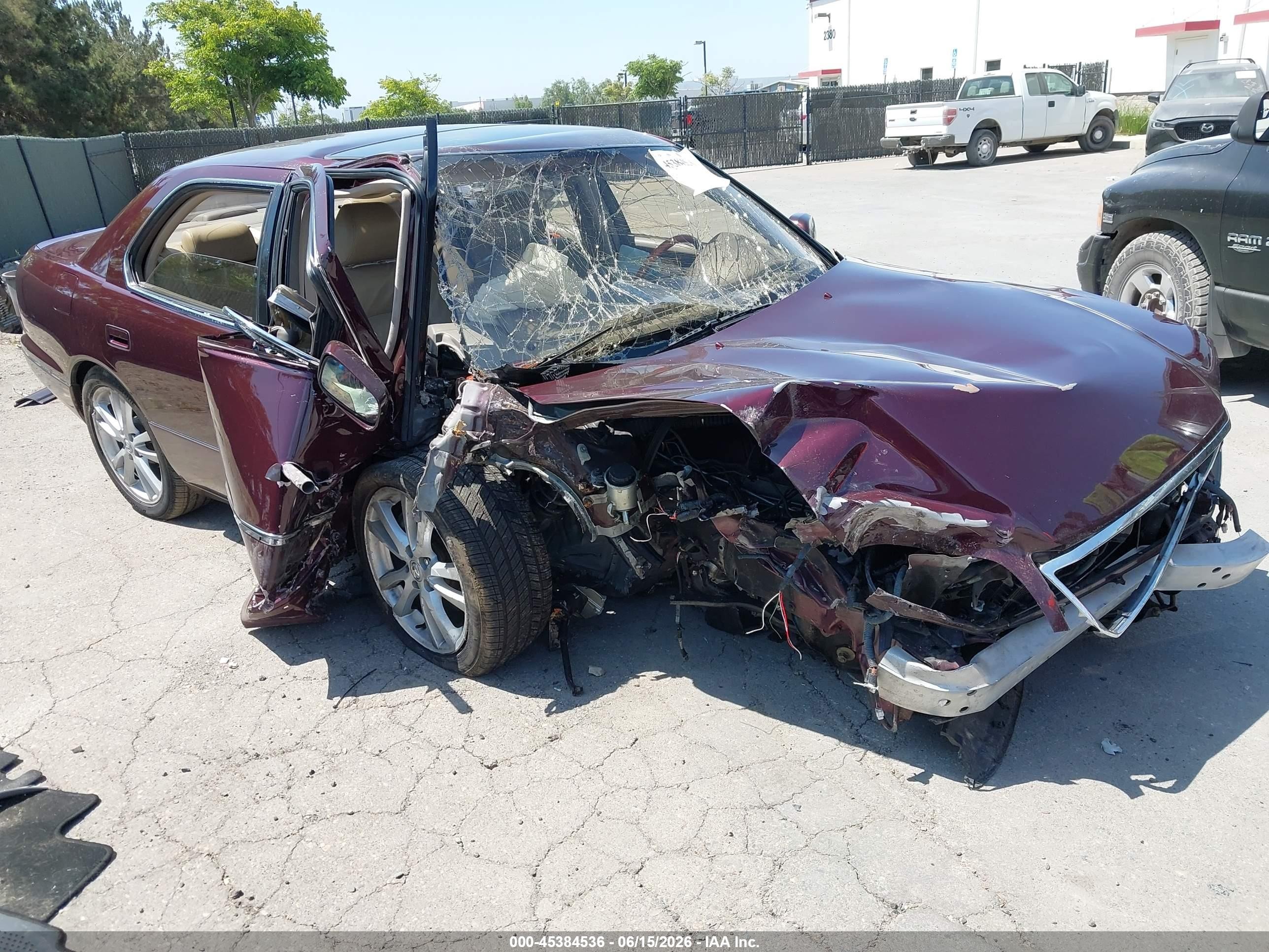 2000 Lexus LS 400, VIN JT8BH28F1Y0171517 — Front end