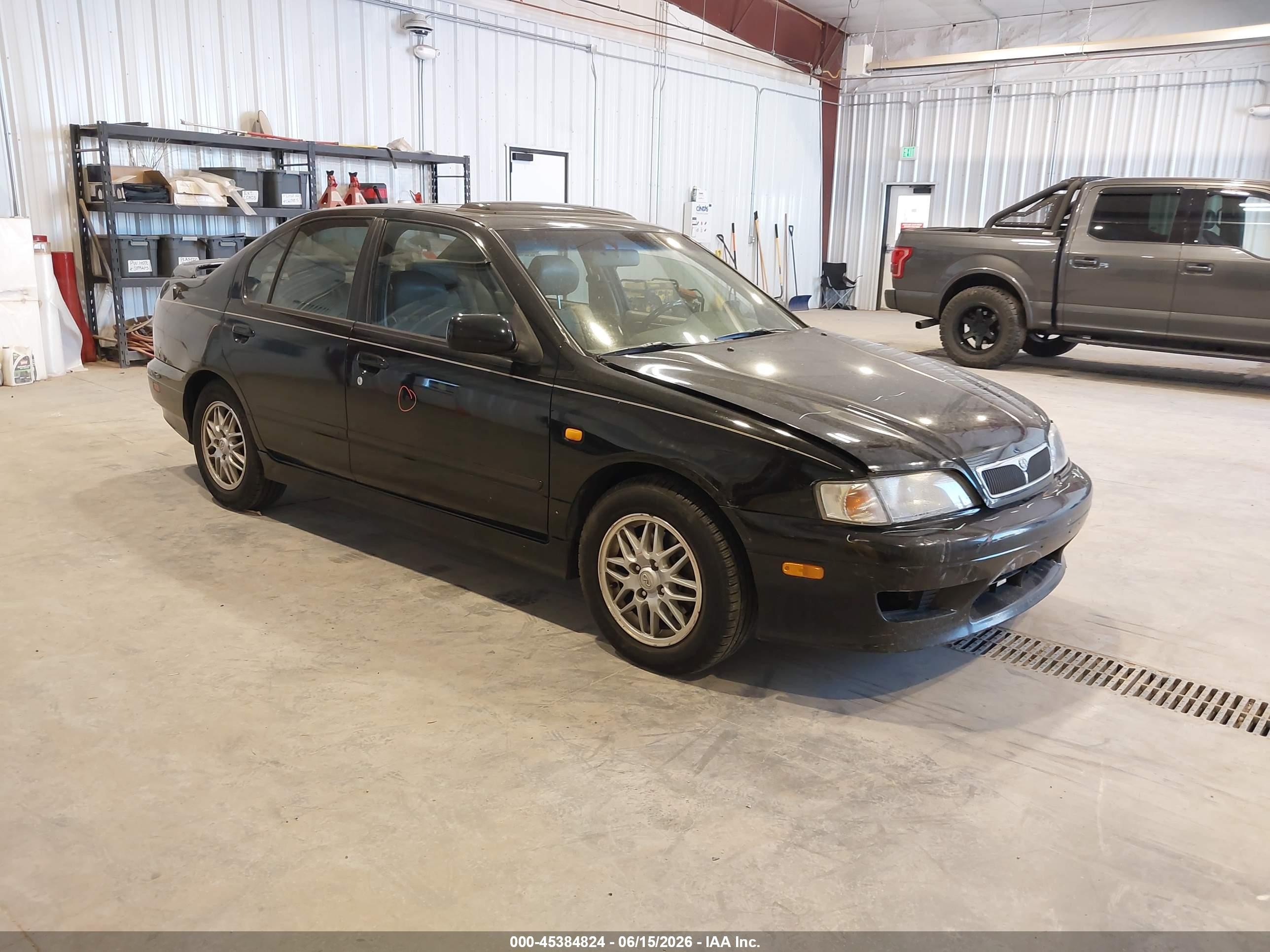 1999 Infiniti G20, VIN JNKCP11A8XT018162 — Front end