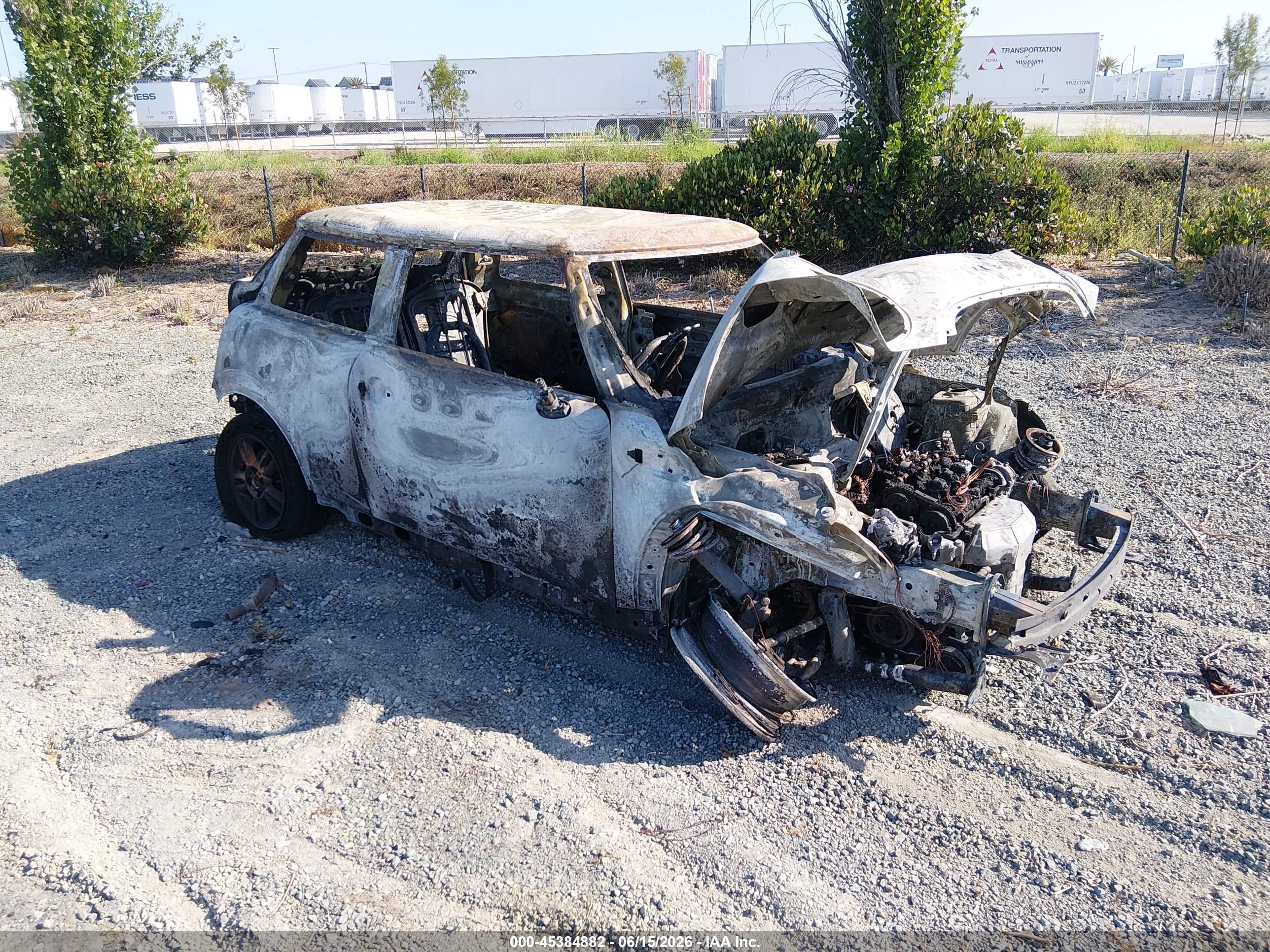 2012 MINI Hardtop, VIN WMWSU3C50CT257570 — Пожар