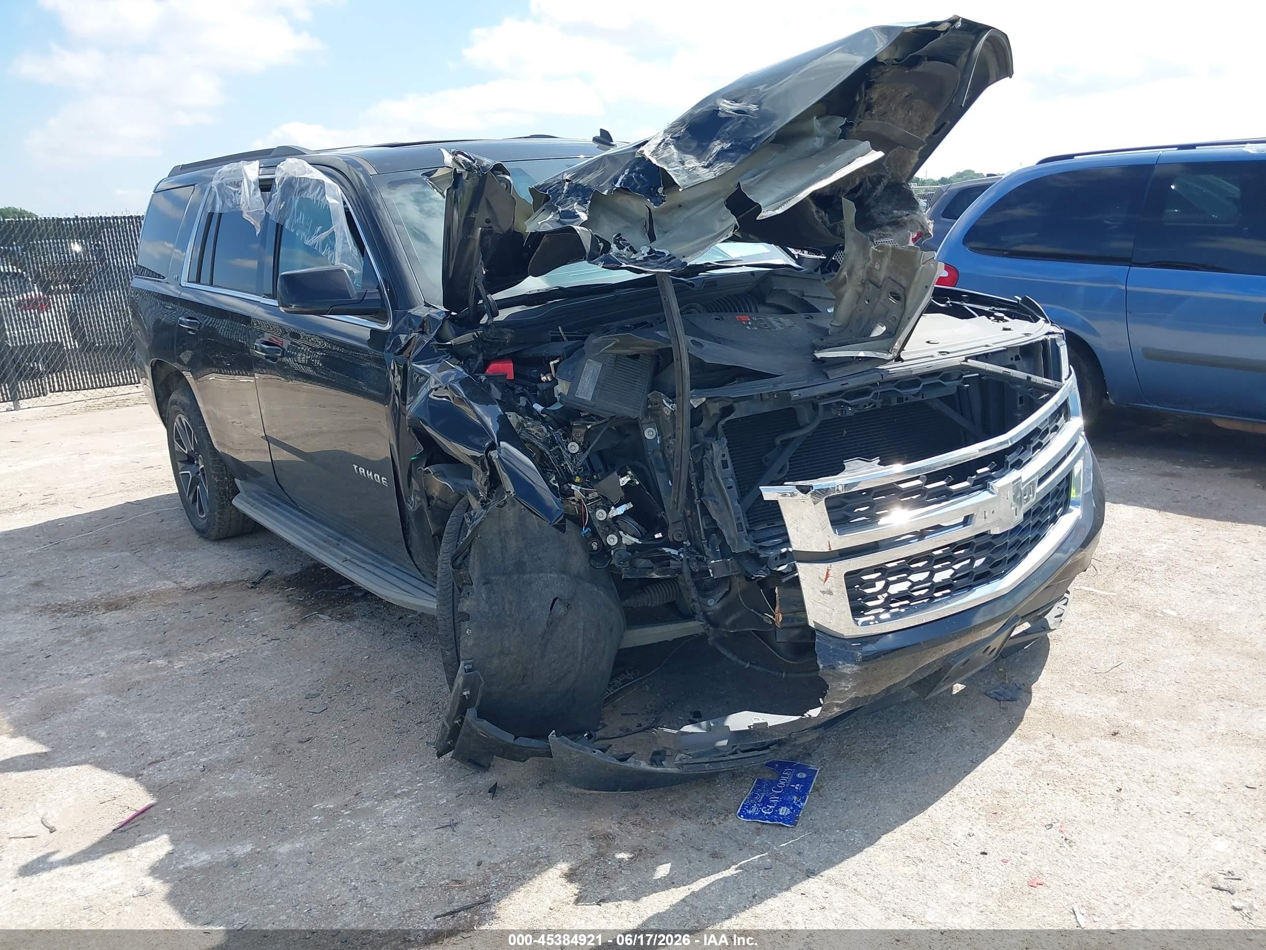 2015 Chevrolet Tahoe LT, VIN 1GNSKBKC6FR180909 — Front end