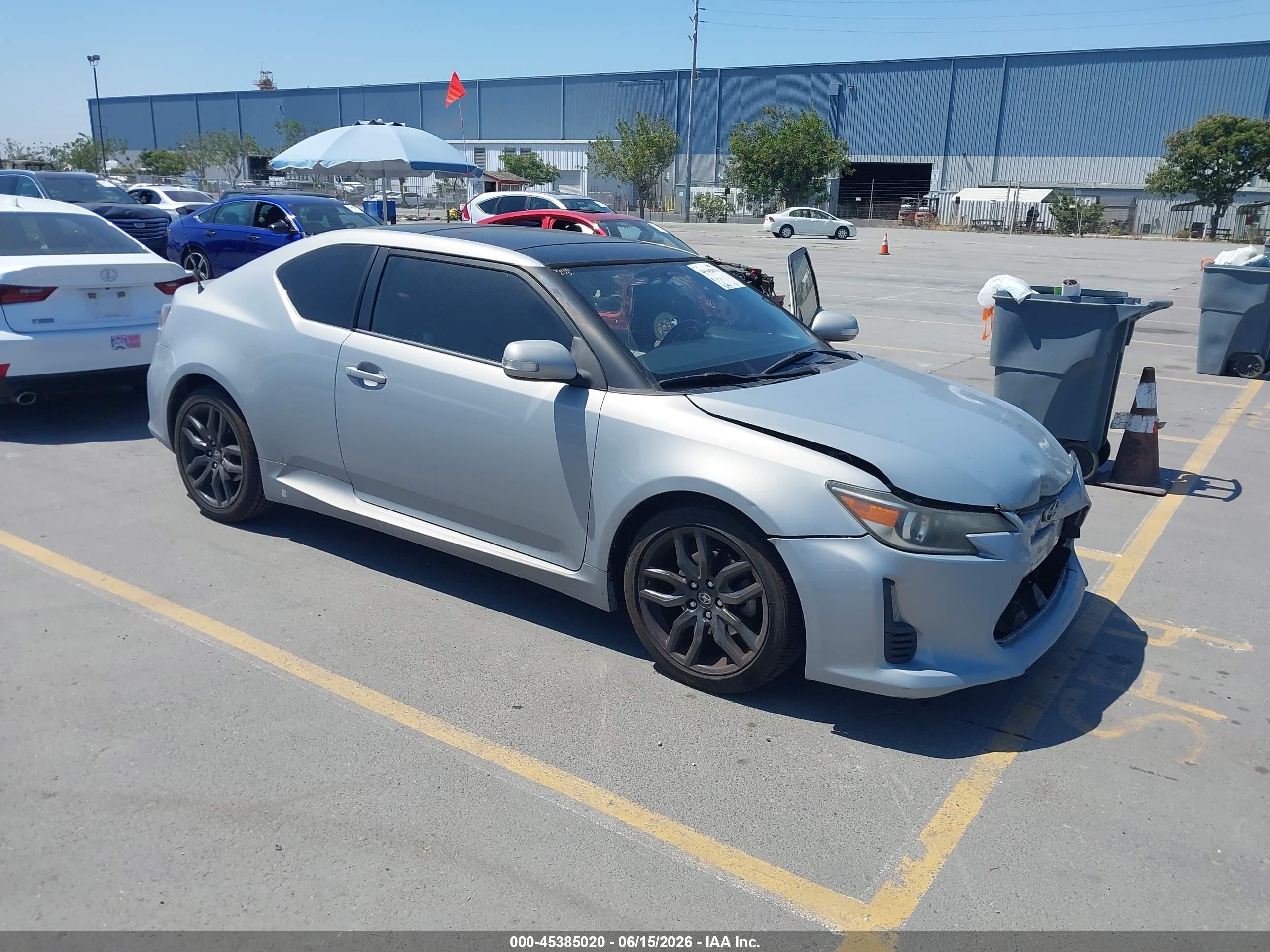 2014 Scion tC 10 Series, VIN JTKJF5C73E3068994 — Front end