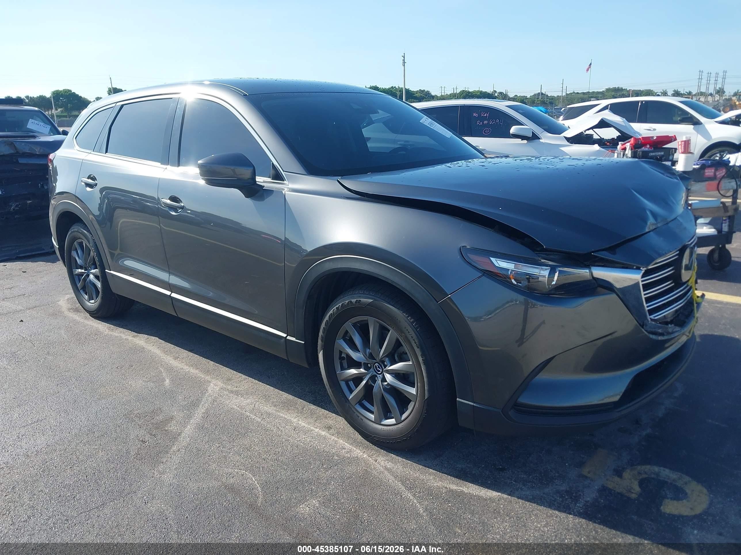 2022 Mazda CX-9 Touring, VIN JM3TCBCY8N0602449 — Front end