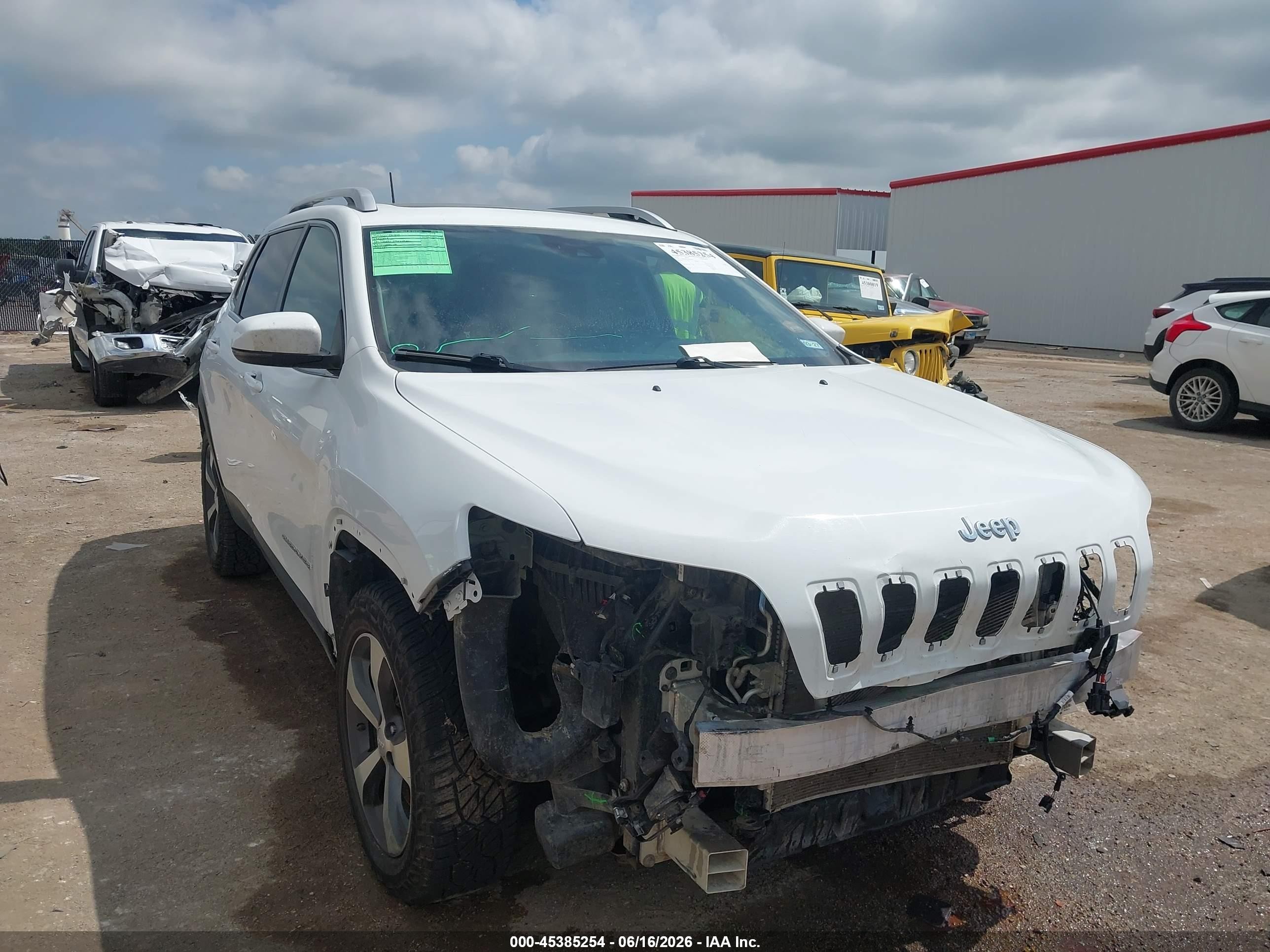 2021 Jeep Cherokee Limited, VIN 1C4PJMDX7MD181025 — Front end