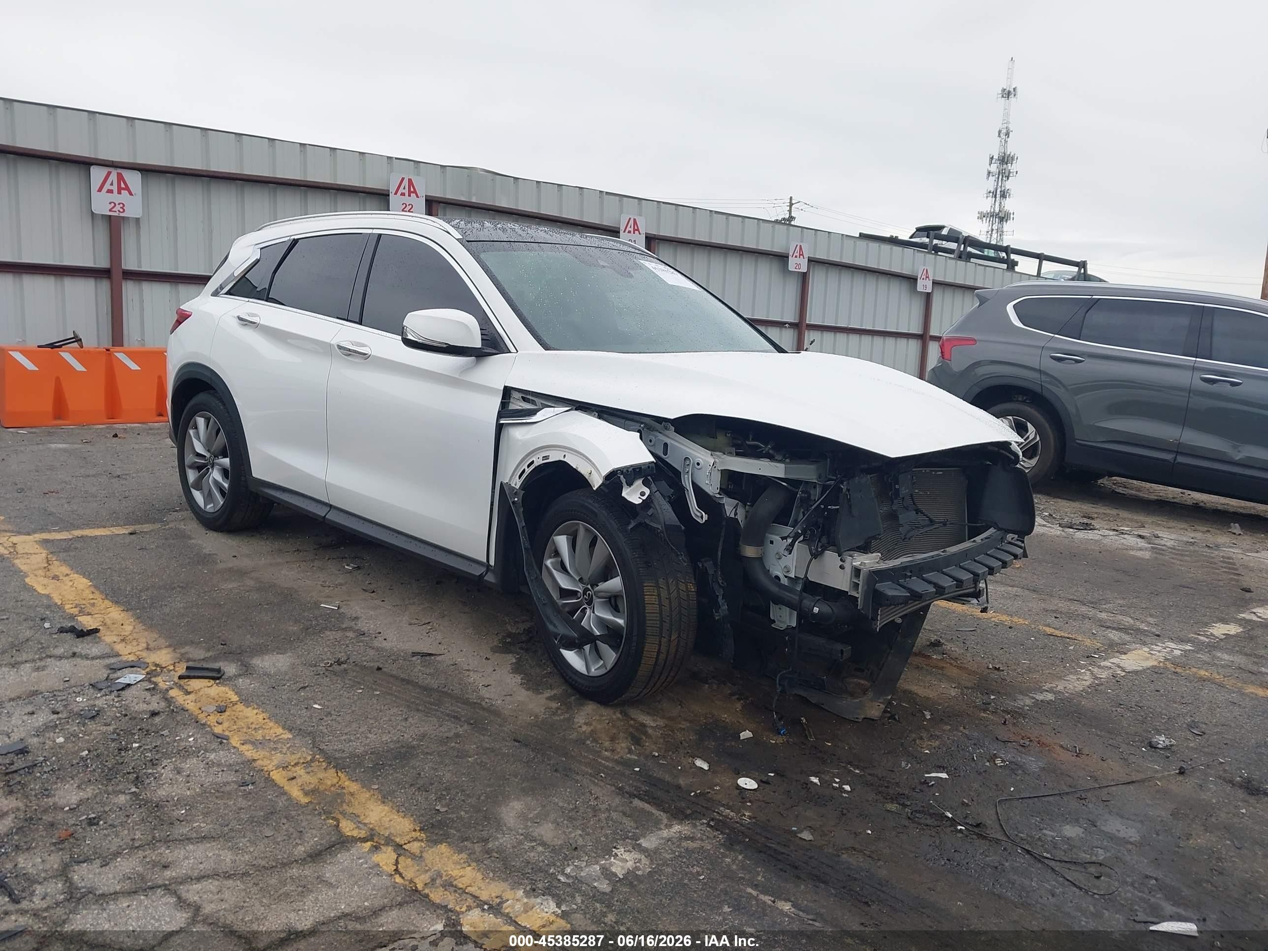 2020 Infiniti QX50 Essential, VIN 3PCAJ5M11LF119330 — Front end