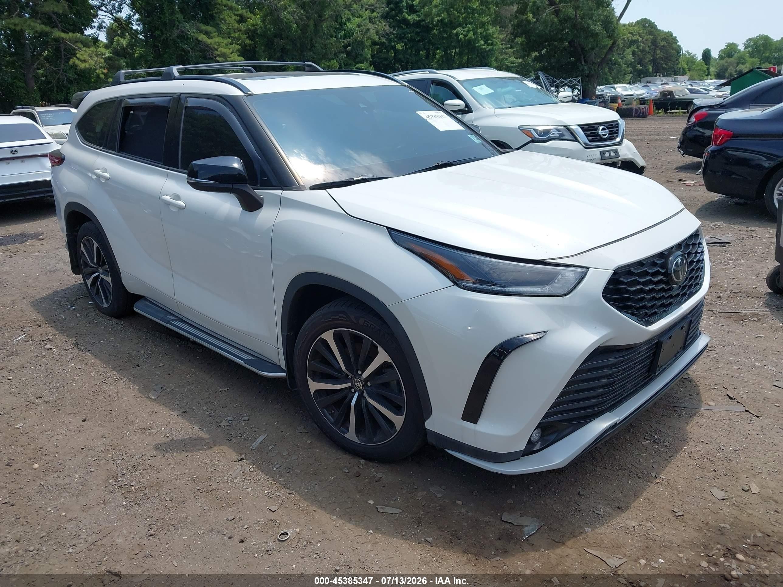 2021 Toyota Highlander XSE, VIN 5TDJZRBH1MS114335 — Front end