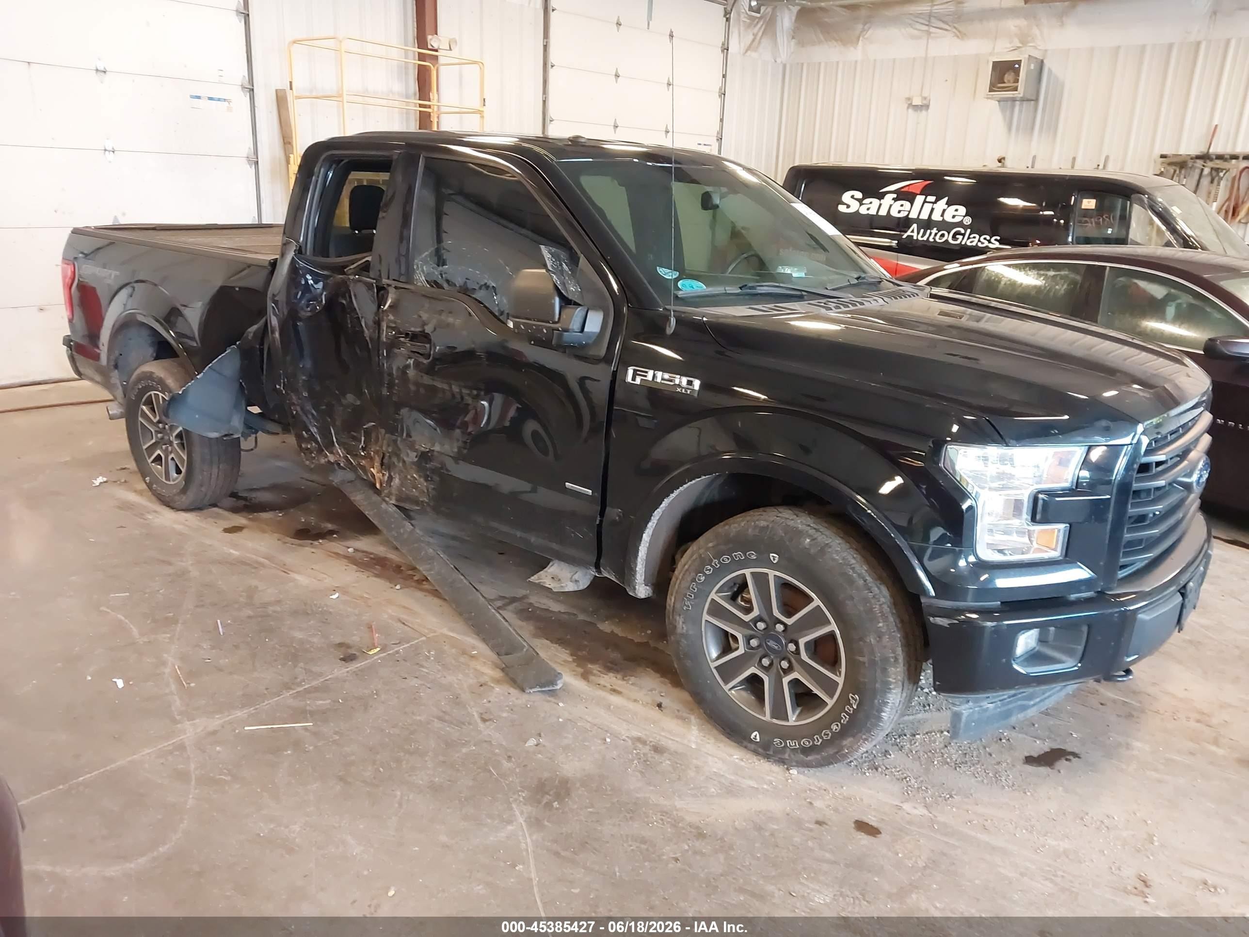 2017 Ford F-150 XLT, VIN 1FTFX1EG4HFB80951 — Side