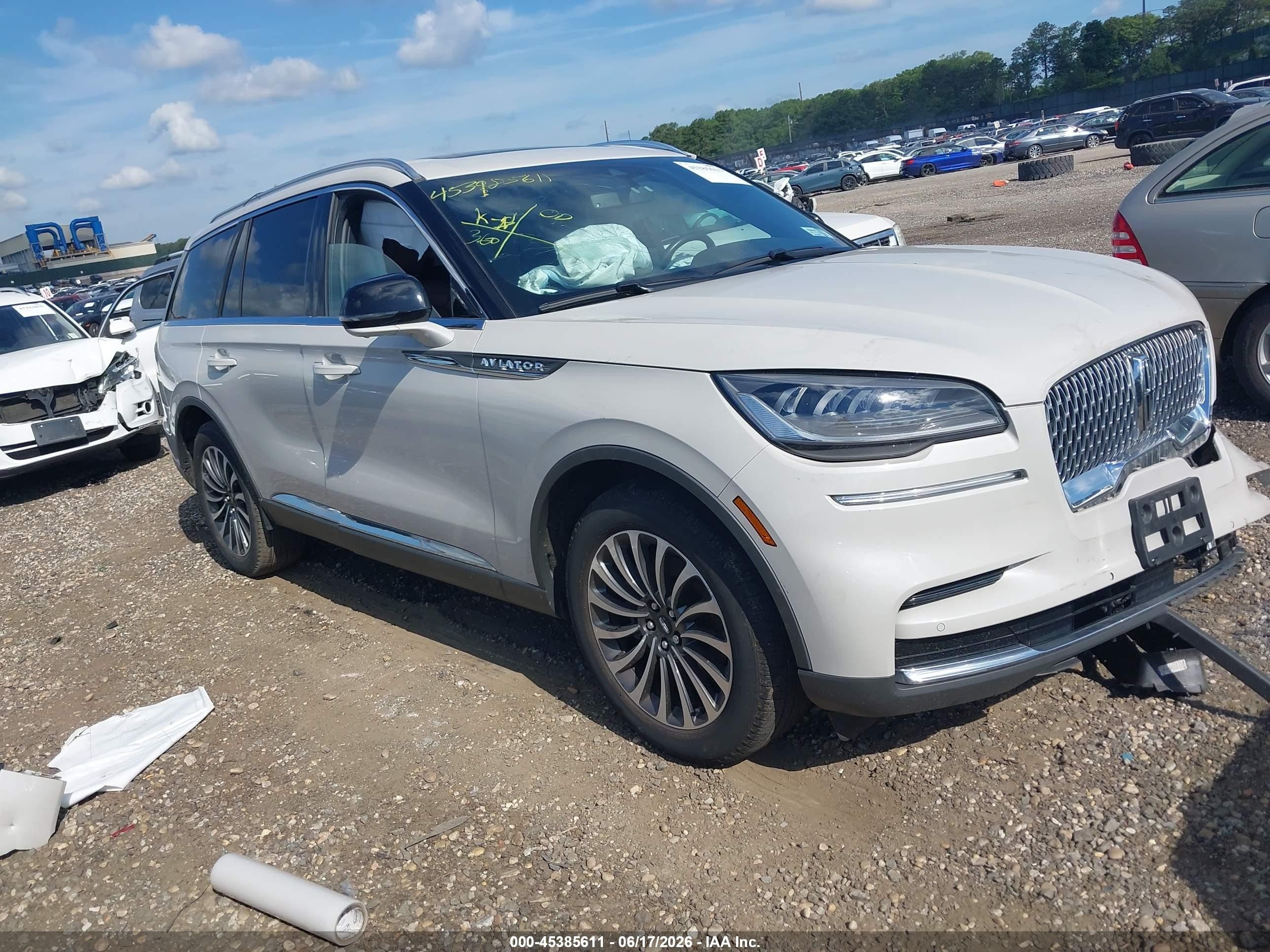 2023 Lincoln Aviator Reserve, VIN 5LM5J7XC2PGL32219 — Front end