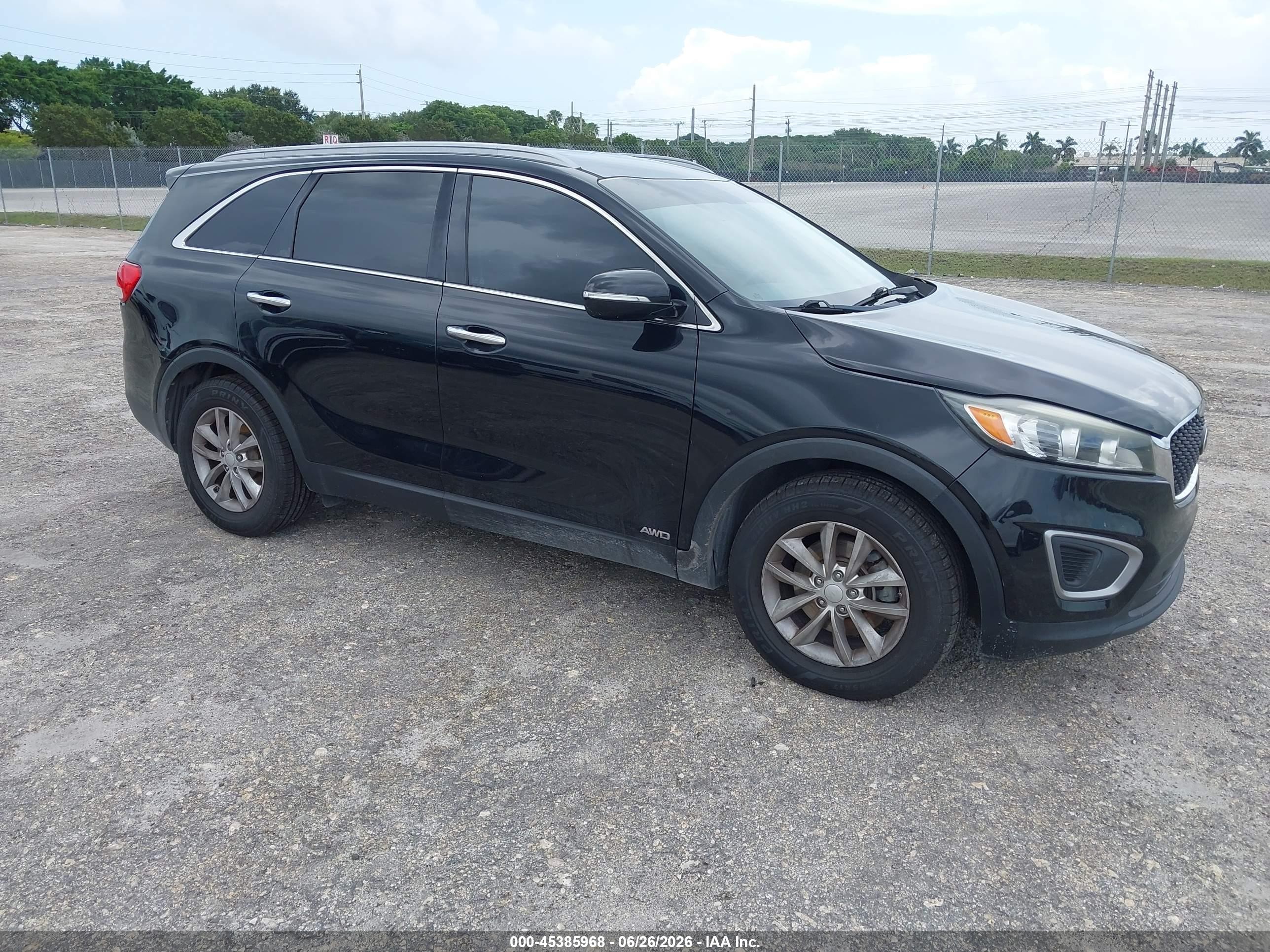 2017 Kia Sorento LX, VIN 5XYPGDA32HG321408 — Normal wear