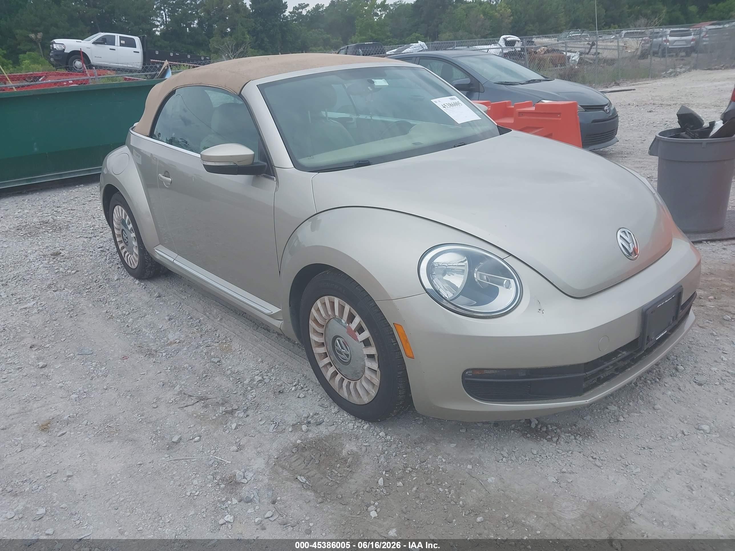 2013 Volkswagen Beetle 2.5L, VIN 3VW5P7AT8DM817994 — Auction photo