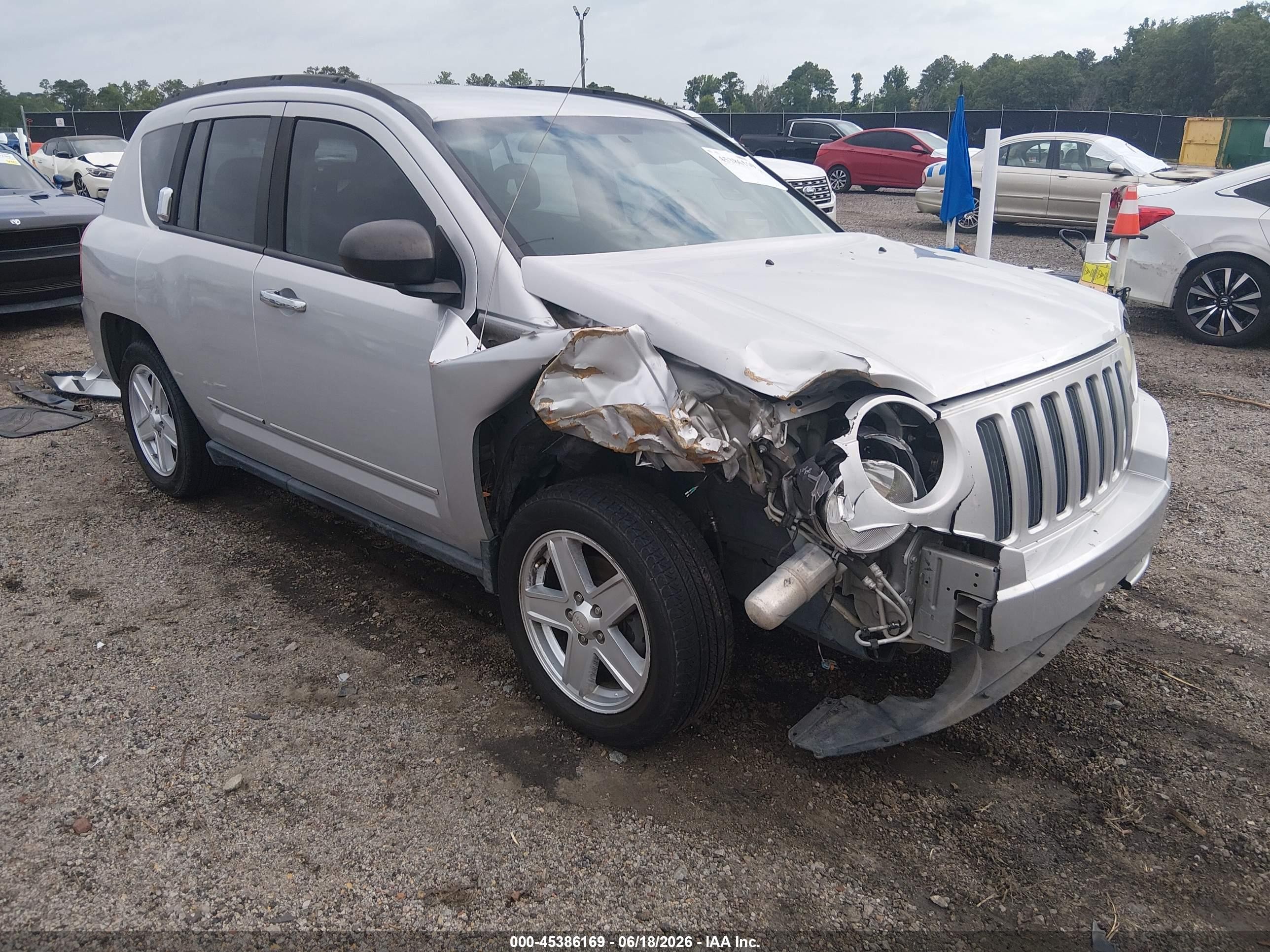 2009 Jeep Compass Sport, VIN 1J4FT47B09D134099 — Front end