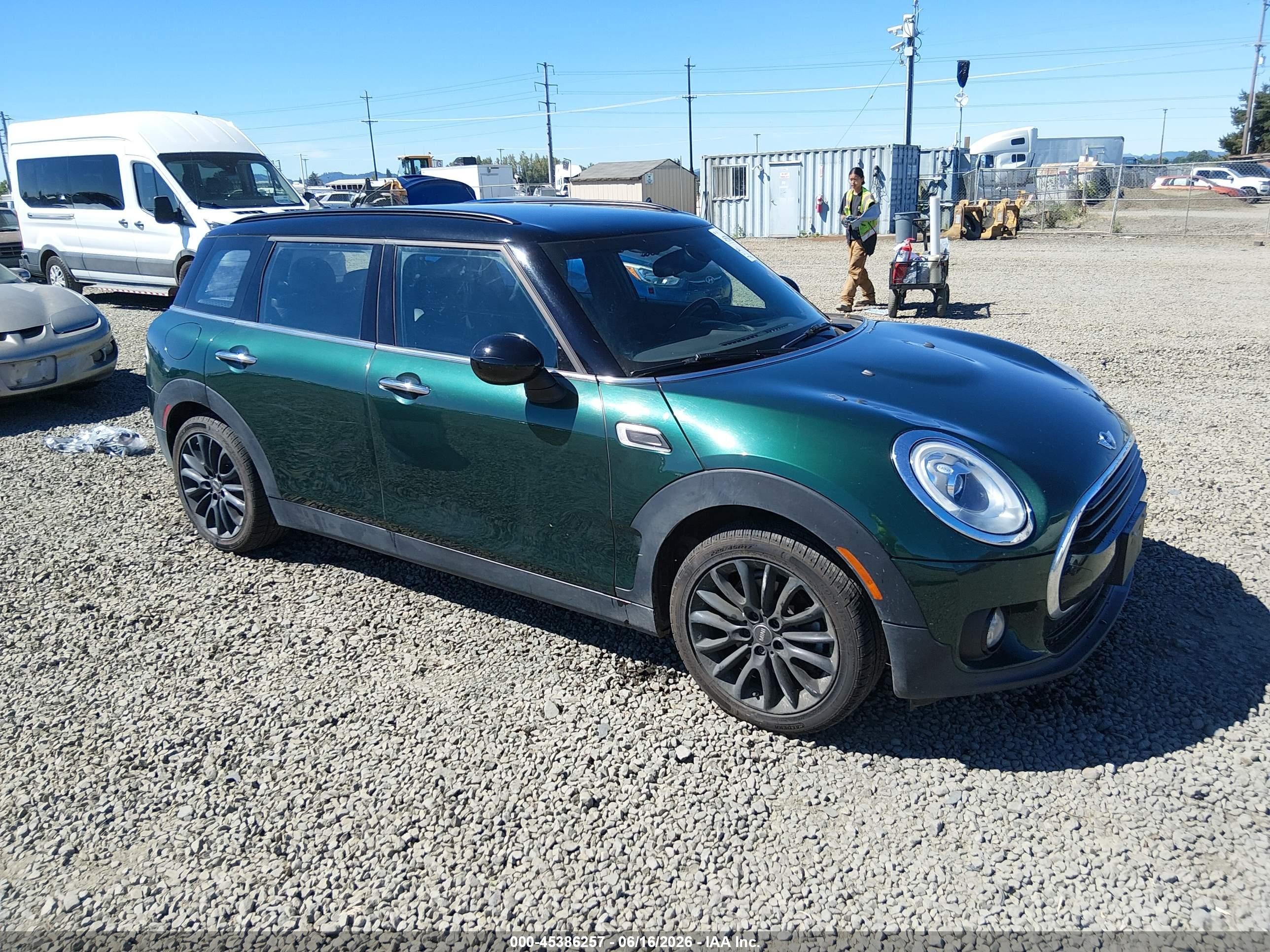 2016 MINI Clubman, VIN WMWLN5C52G2E31358 — Side