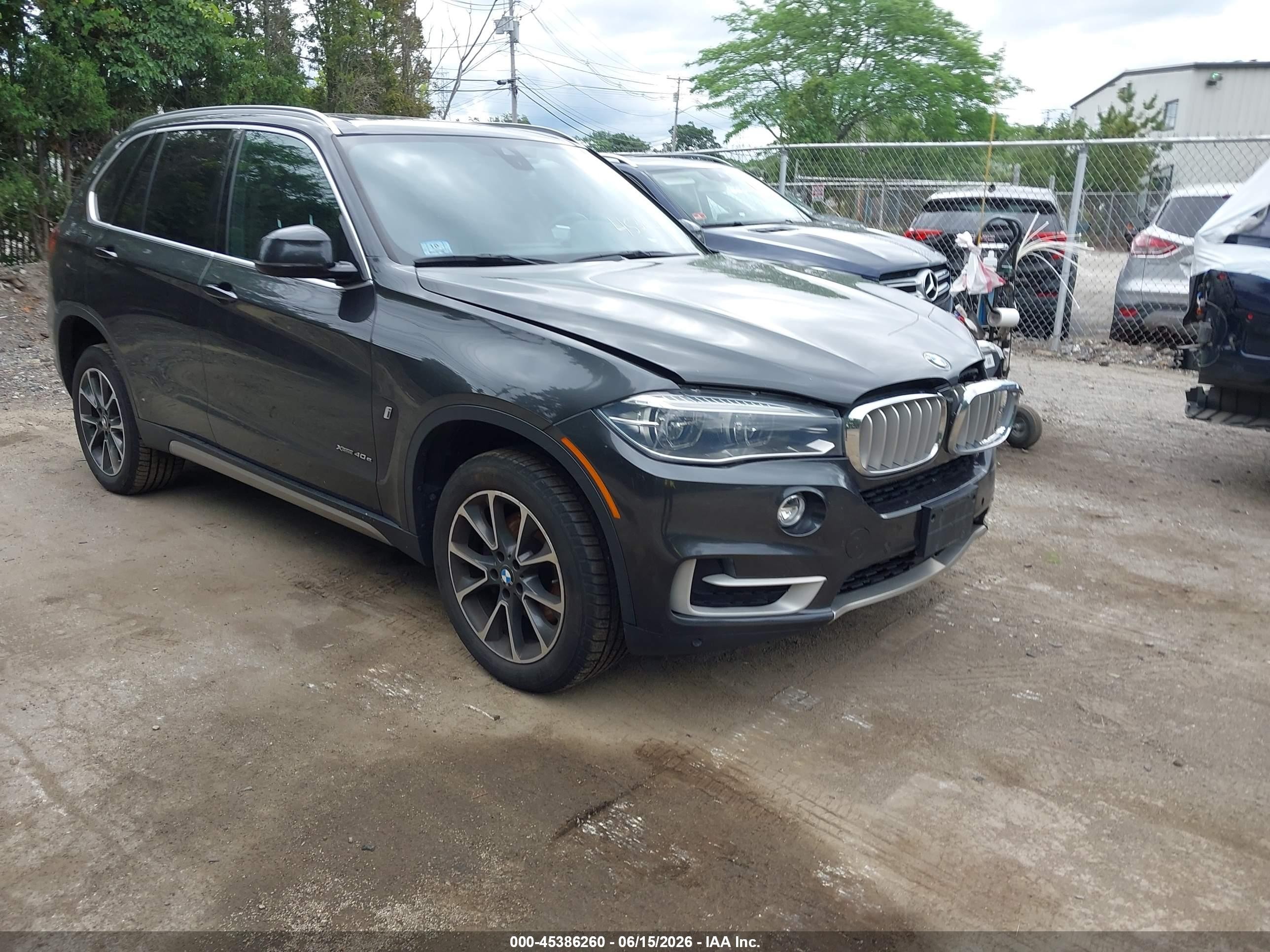 2018 BMW X5 xDrive40e, VIN 5UXKT0C50J0W01111 — Front end
