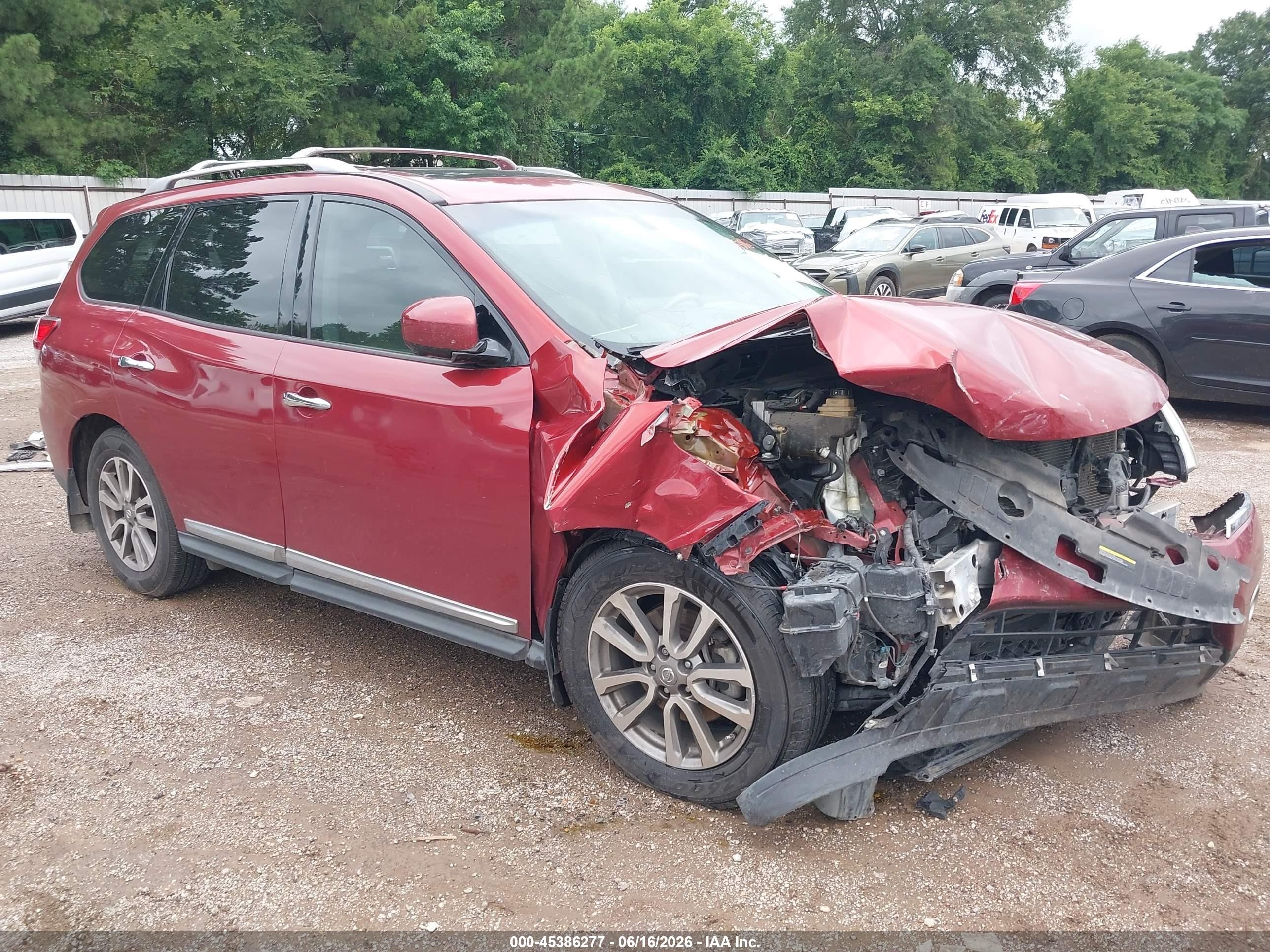 2015 Nissan Pathfinder SL, VIN 5N1AR2MN5FC684641 — Front end