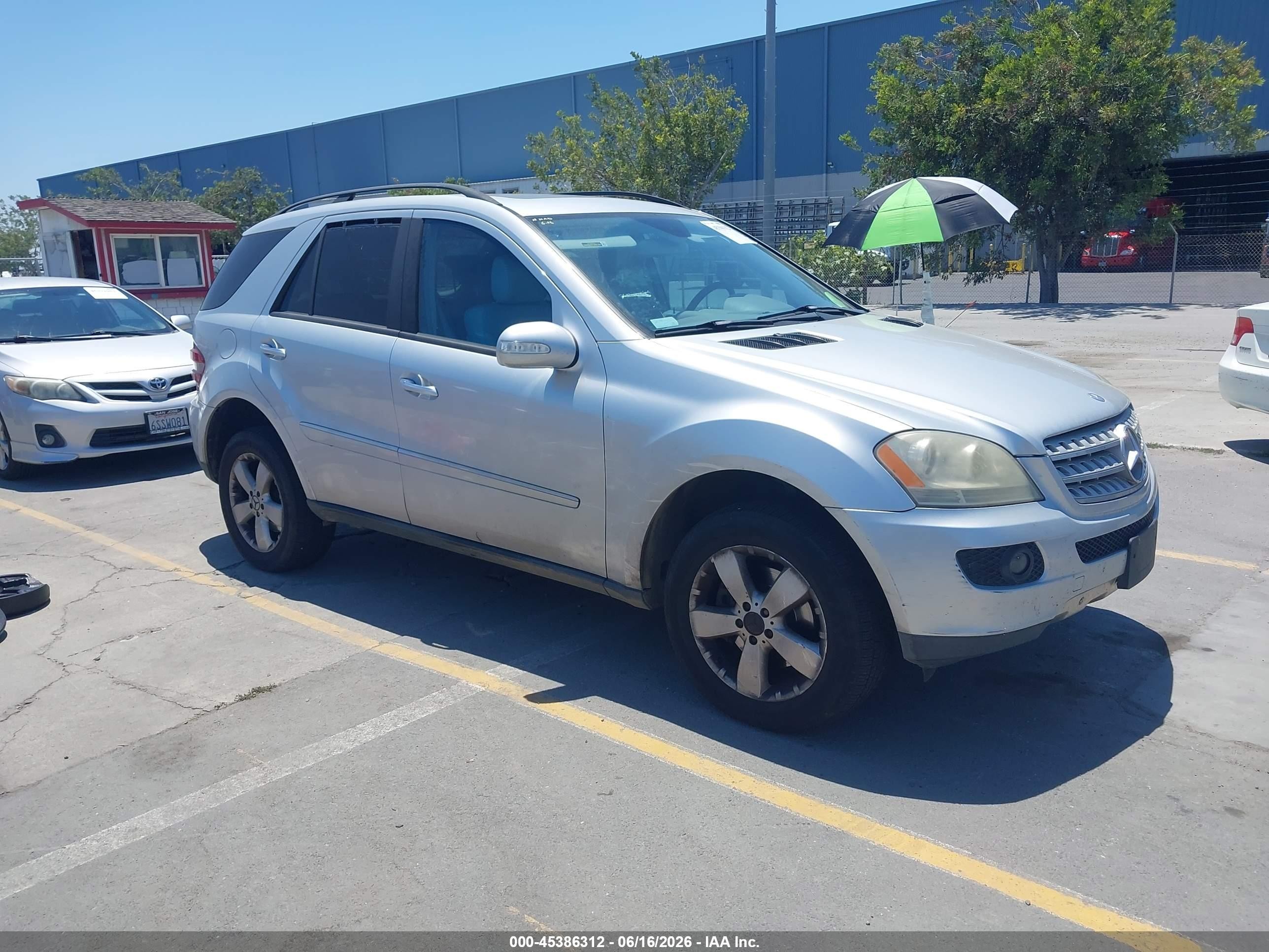 2006 Mercedes-Benz M 500, VIN 4JGBB75E96A019290 — Side