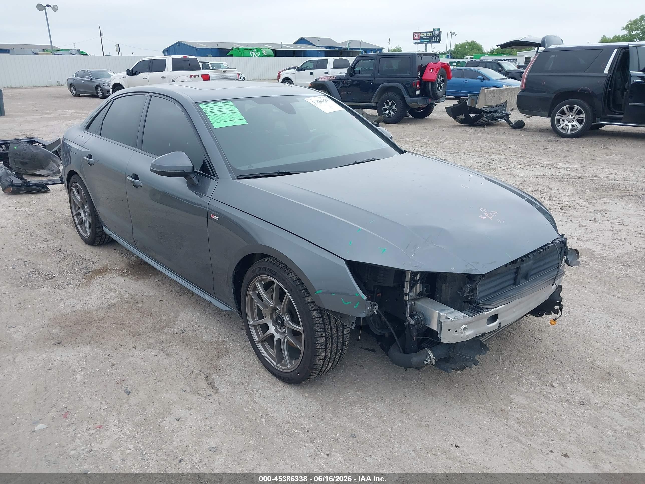 2021 Audi A4 S line Premium Plus, VIN WAUEAAF46MA039918 — Перед