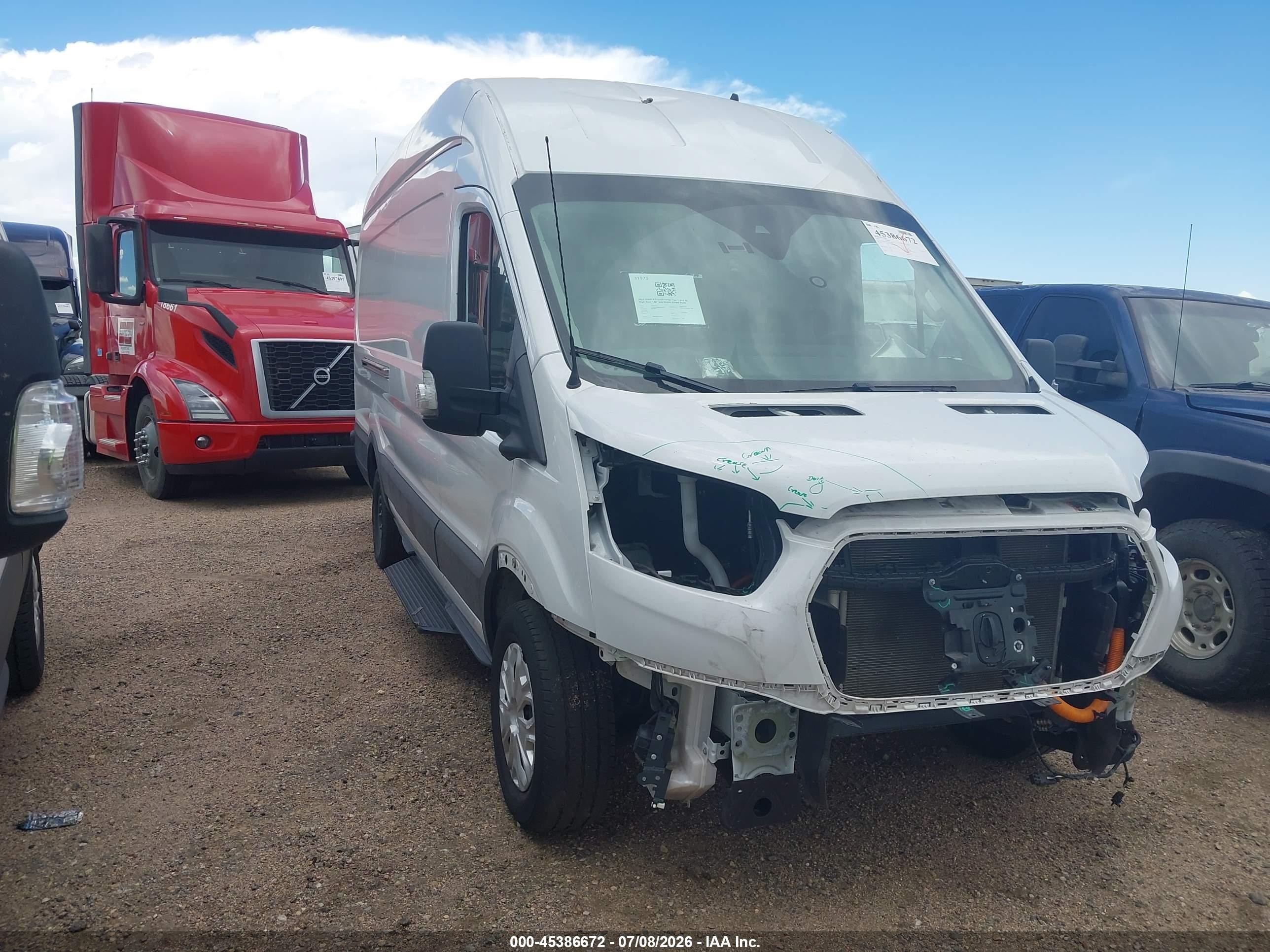 2022 Ford E-Transit Cargo, VIN 1FTBW3XK9NKA30447 — Front end