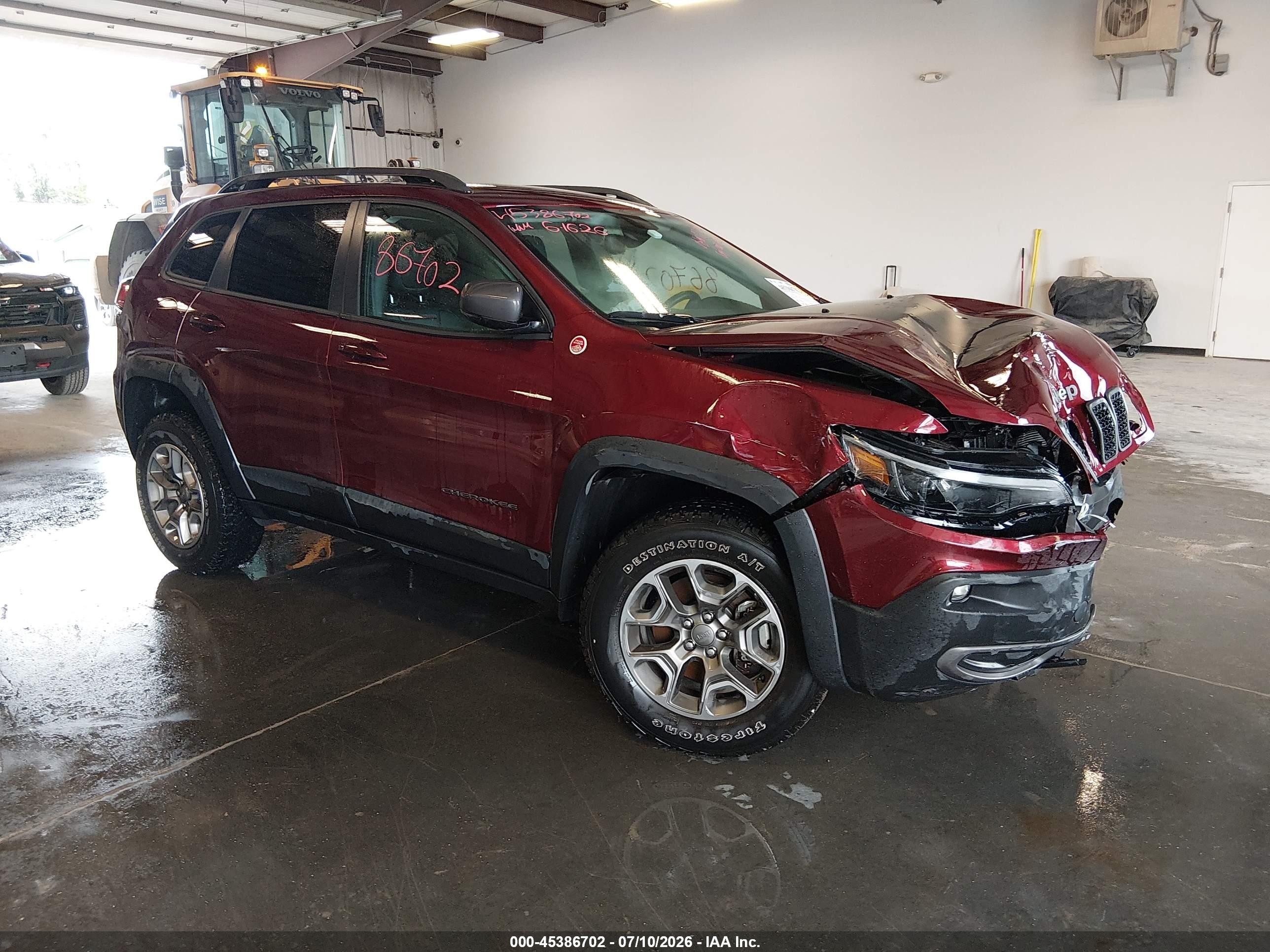 2020 Jeep Cherokee Trailhawk, VIN 1C4PJMBN6LD539618 — Front end
