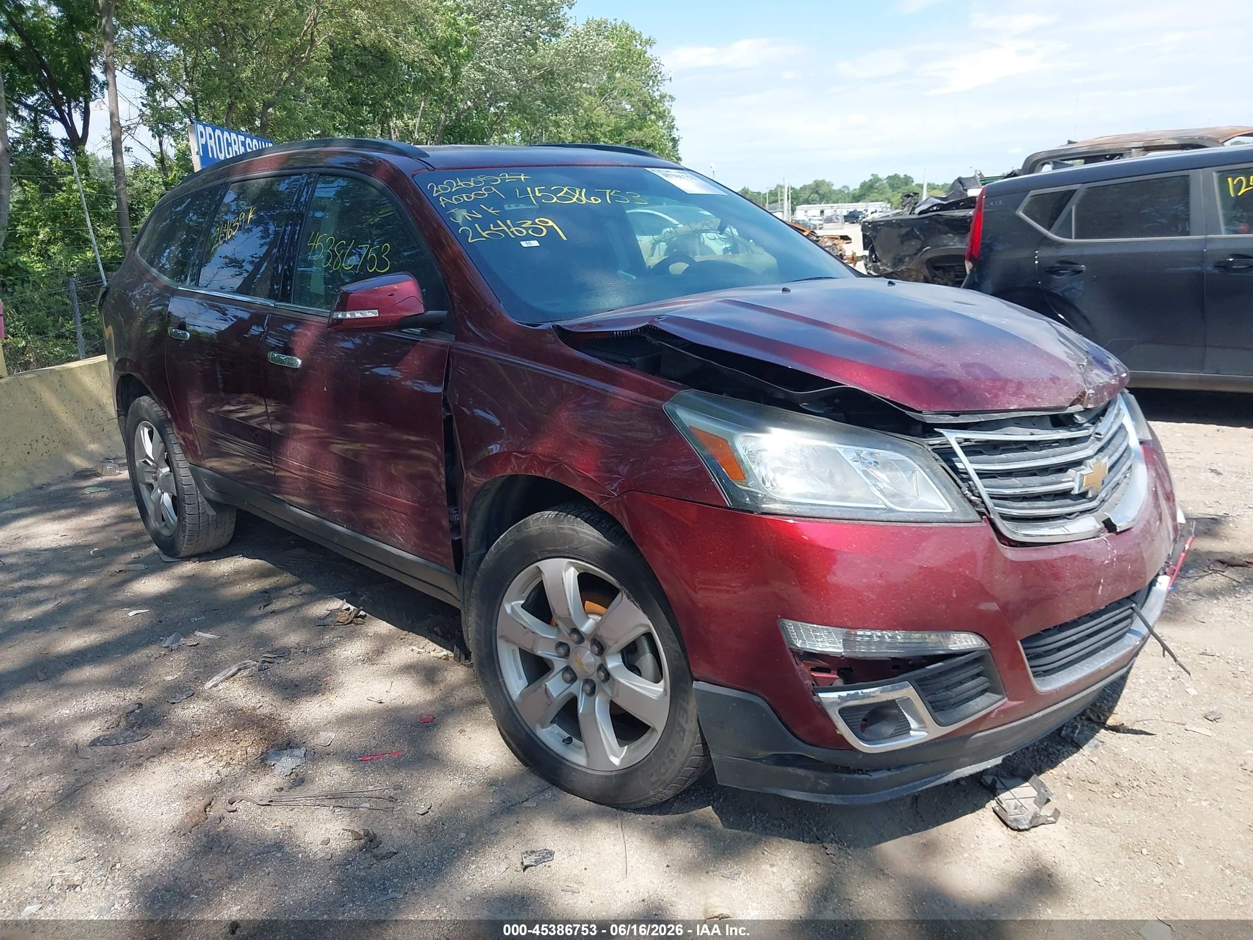 2017 Chevrolet Traverse LT, VIN 1GNKRGKD3HJ264639 — Front end