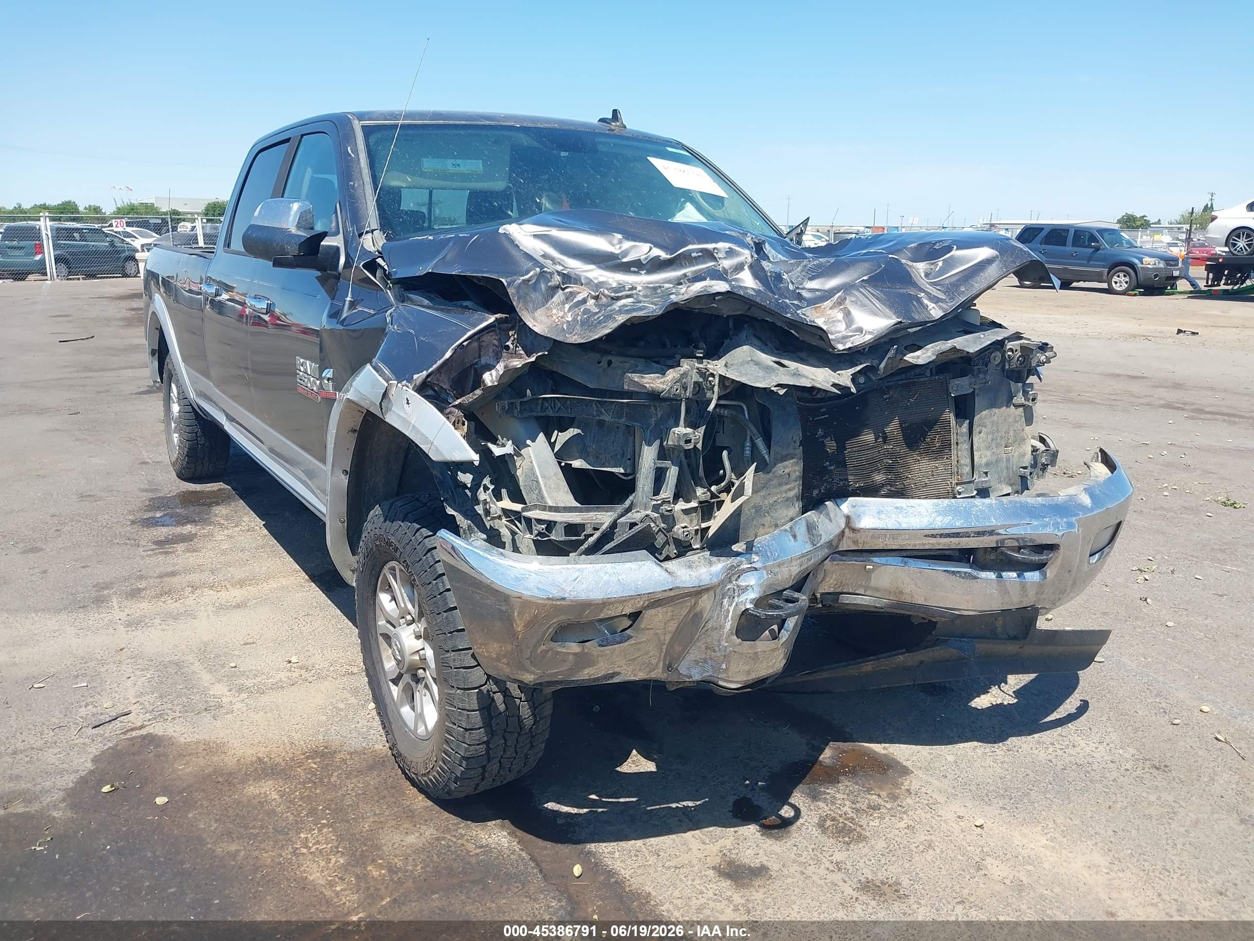2015 Ram 2500 Laramie, VIN 3C6UR5KL9FG505316 — Front end