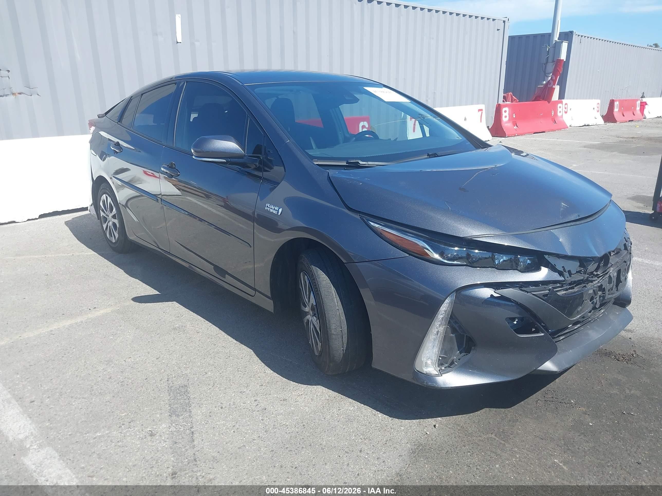 2020 Toyota Prius LE, VIN JTDKARFP7L3140208 — Front end