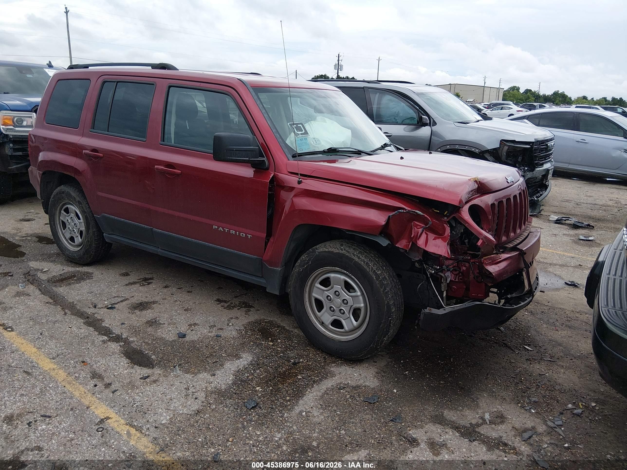 2015 Jeep Patriot Sport, VIN 1C4NJPBA0FD219513 — Front end