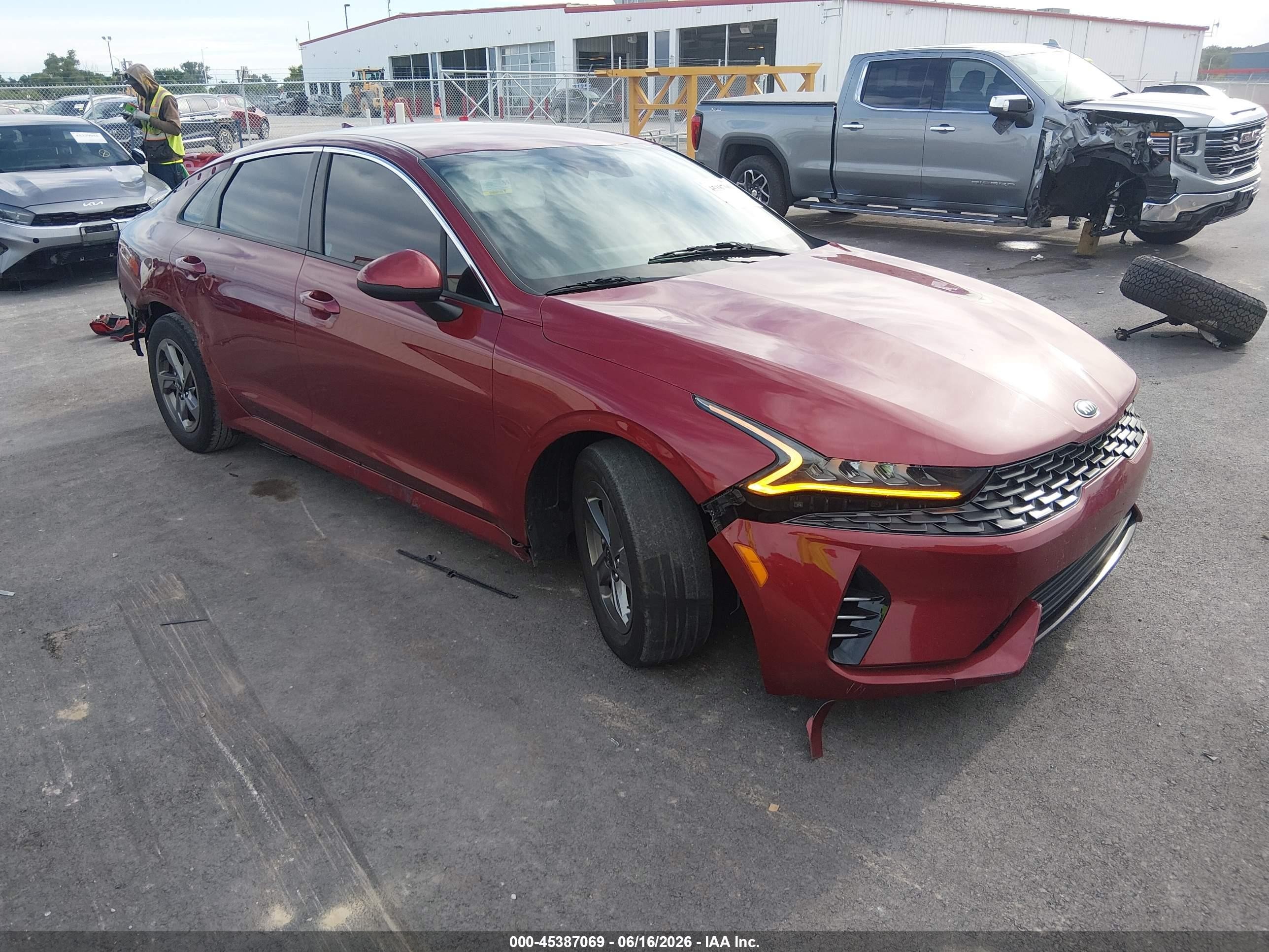2021 Kia K5 LXS, VIN 5XXG14J23MG081356 — Rear end