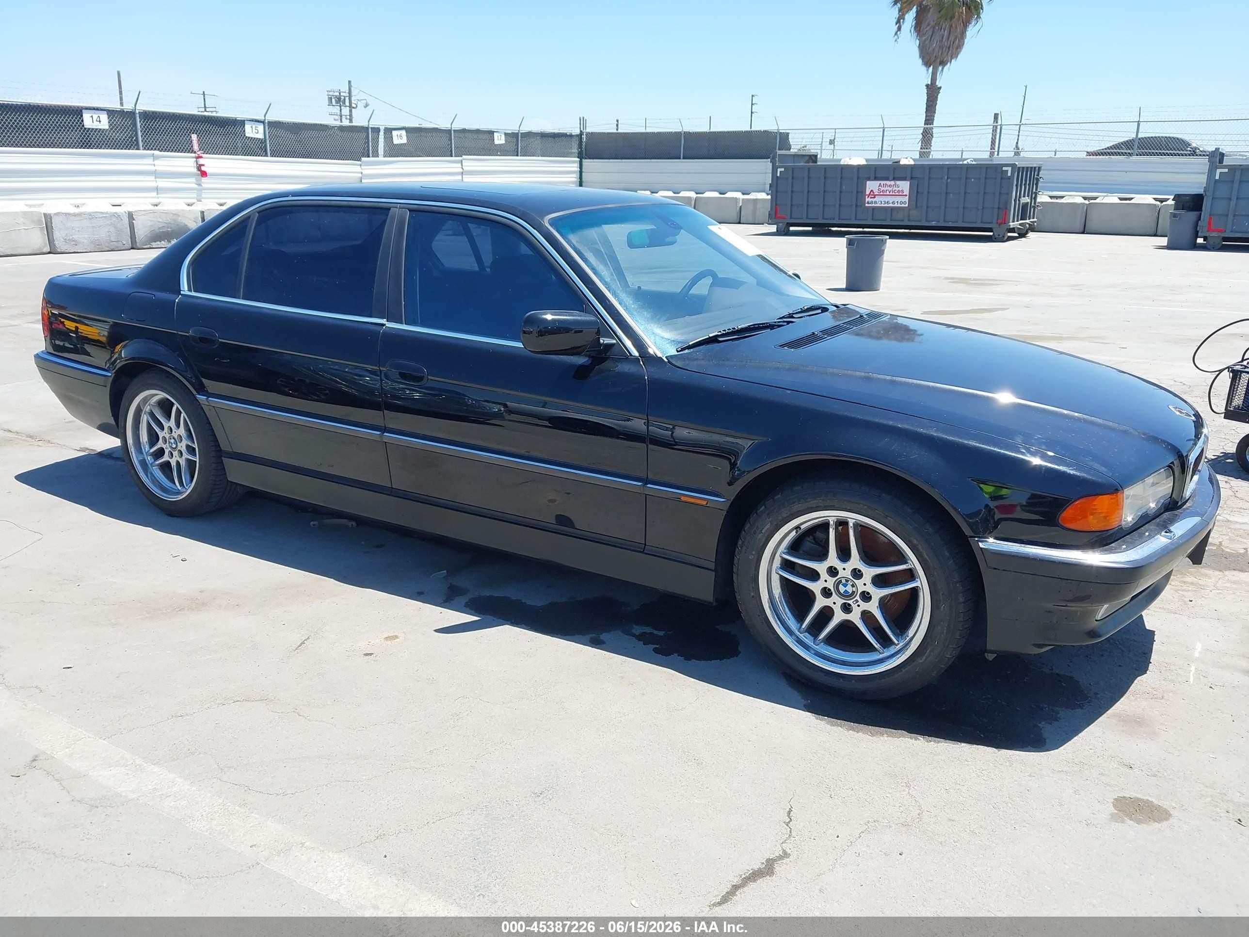 2000 BMW 7 Series 740iL, VIN WBAGH8346YDP13751 — Бок