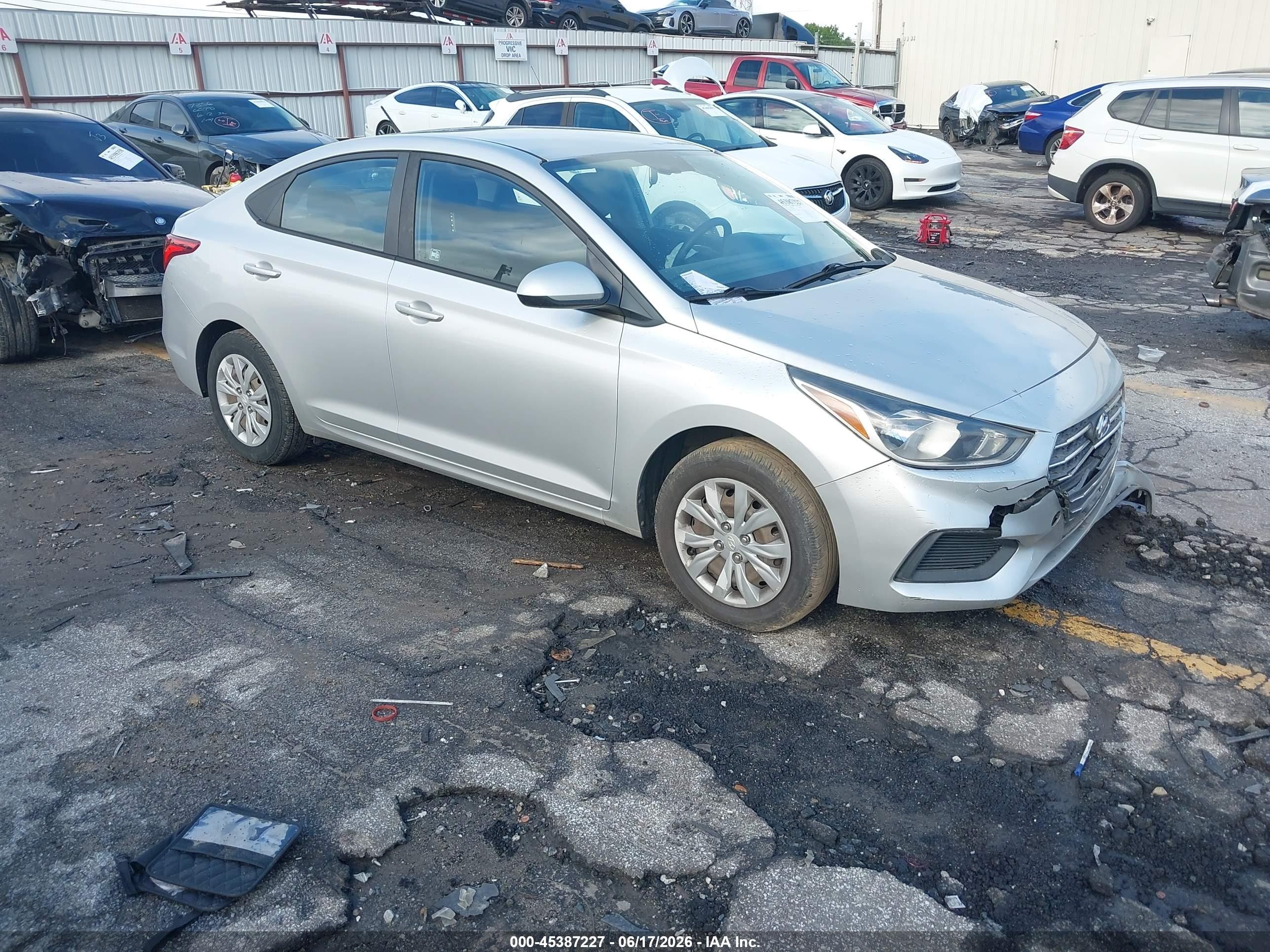 2019 Hyundai Accent SE, VIN 3KPC24A3XKE079503 — Front end