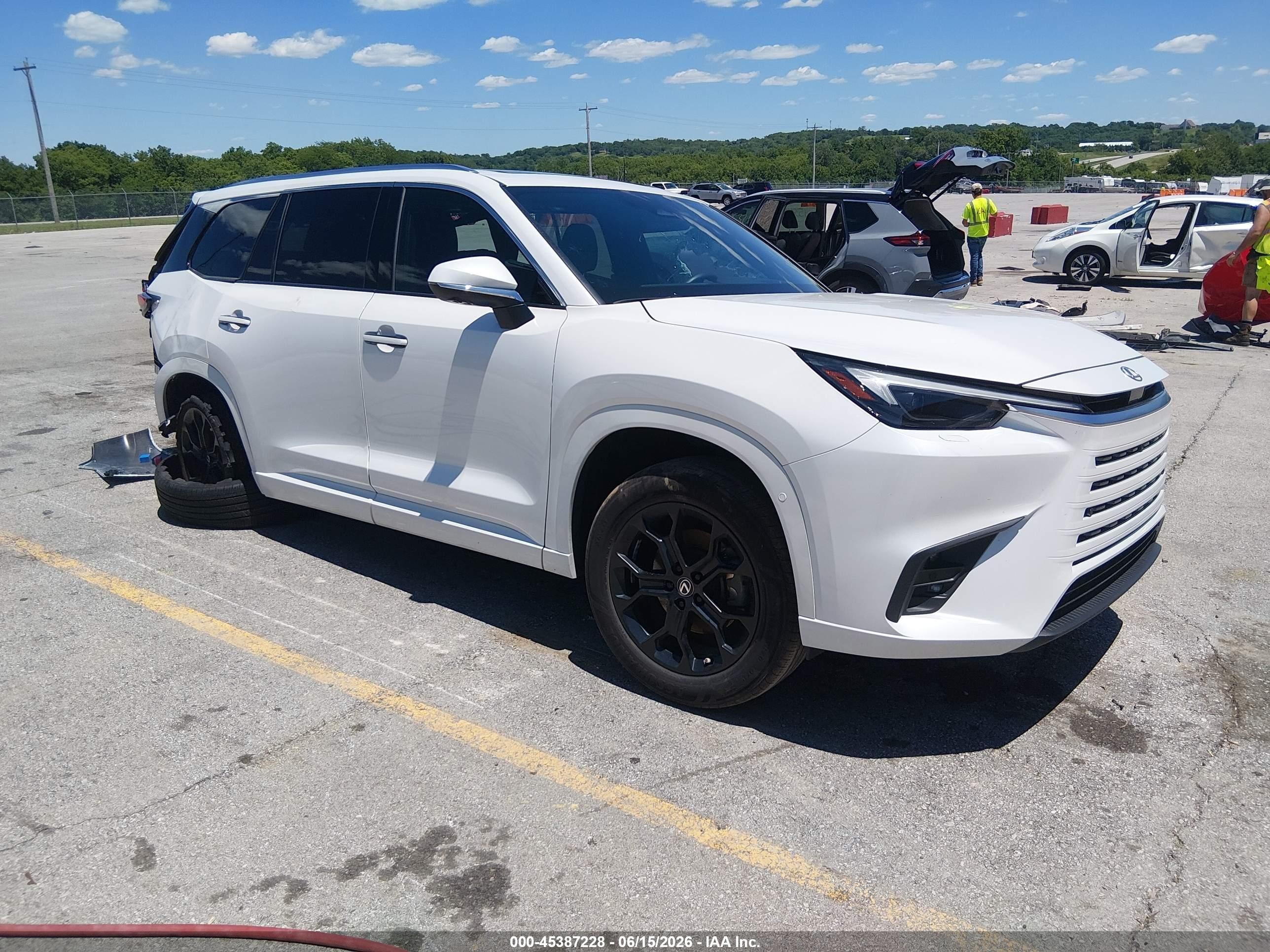 2025 Lexus TX 350 Premium, VIN 5TDAAAB67SS022375 — Зад