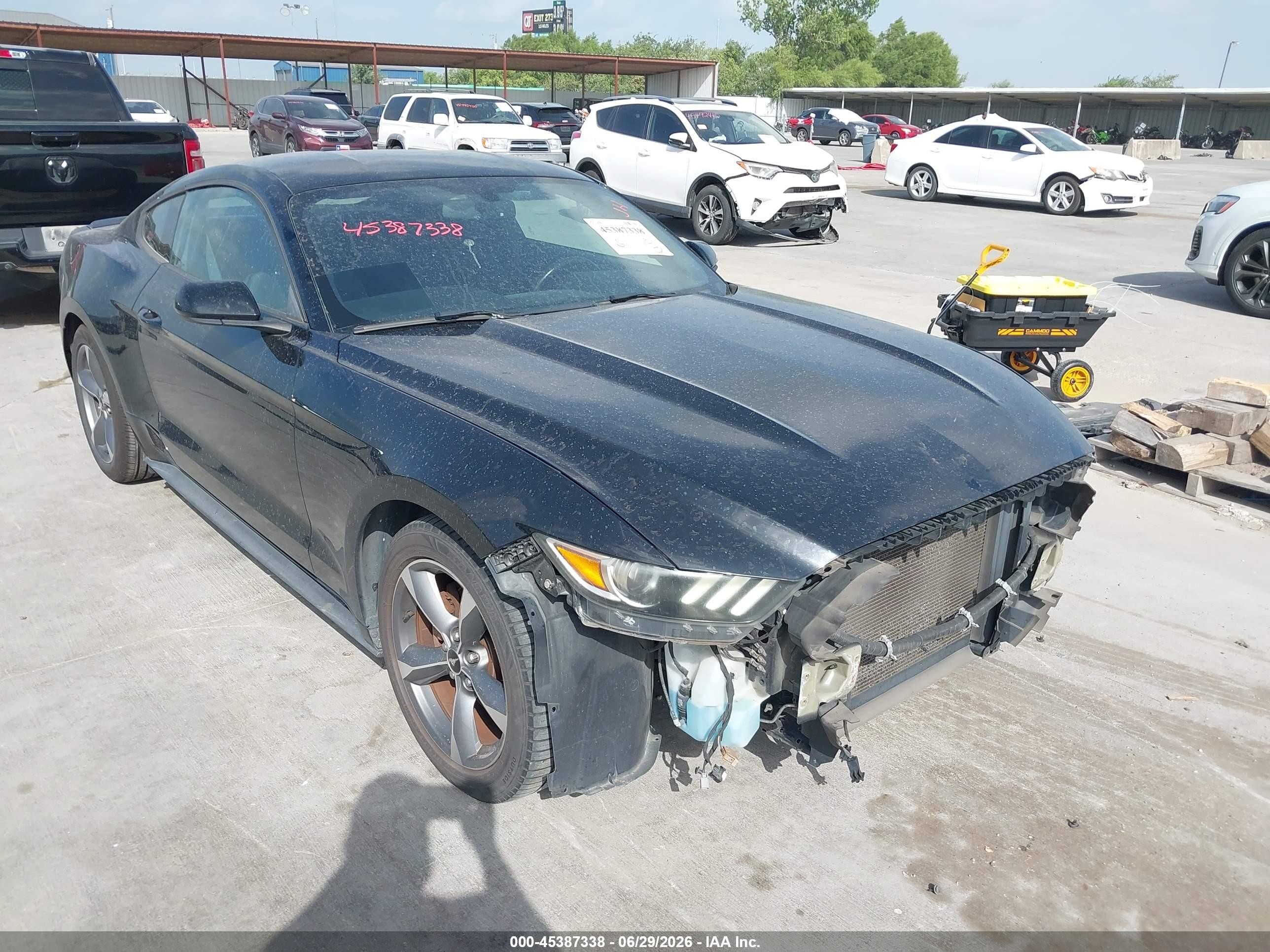 2016 Ford Mustang V6, VIN 1FA6P8AM3G5228986 — Front end