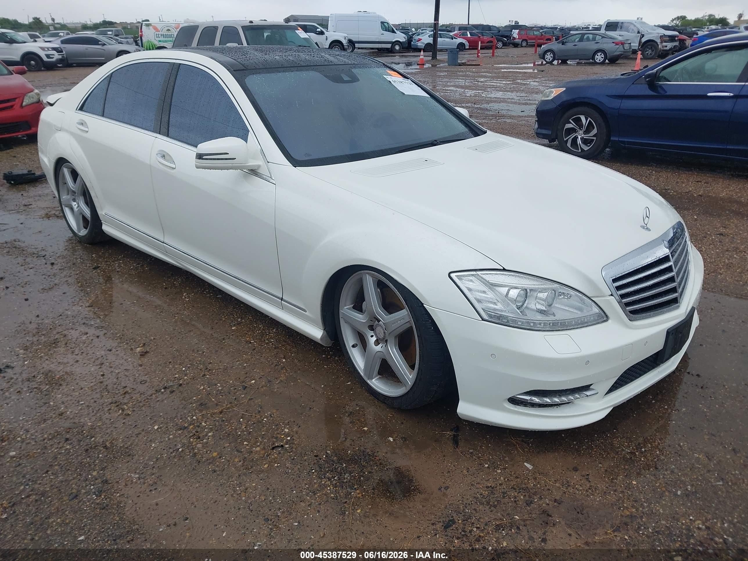 2013 Mercedes-Benz S 550, VIN WDDNG7DB6DA521509 — Side