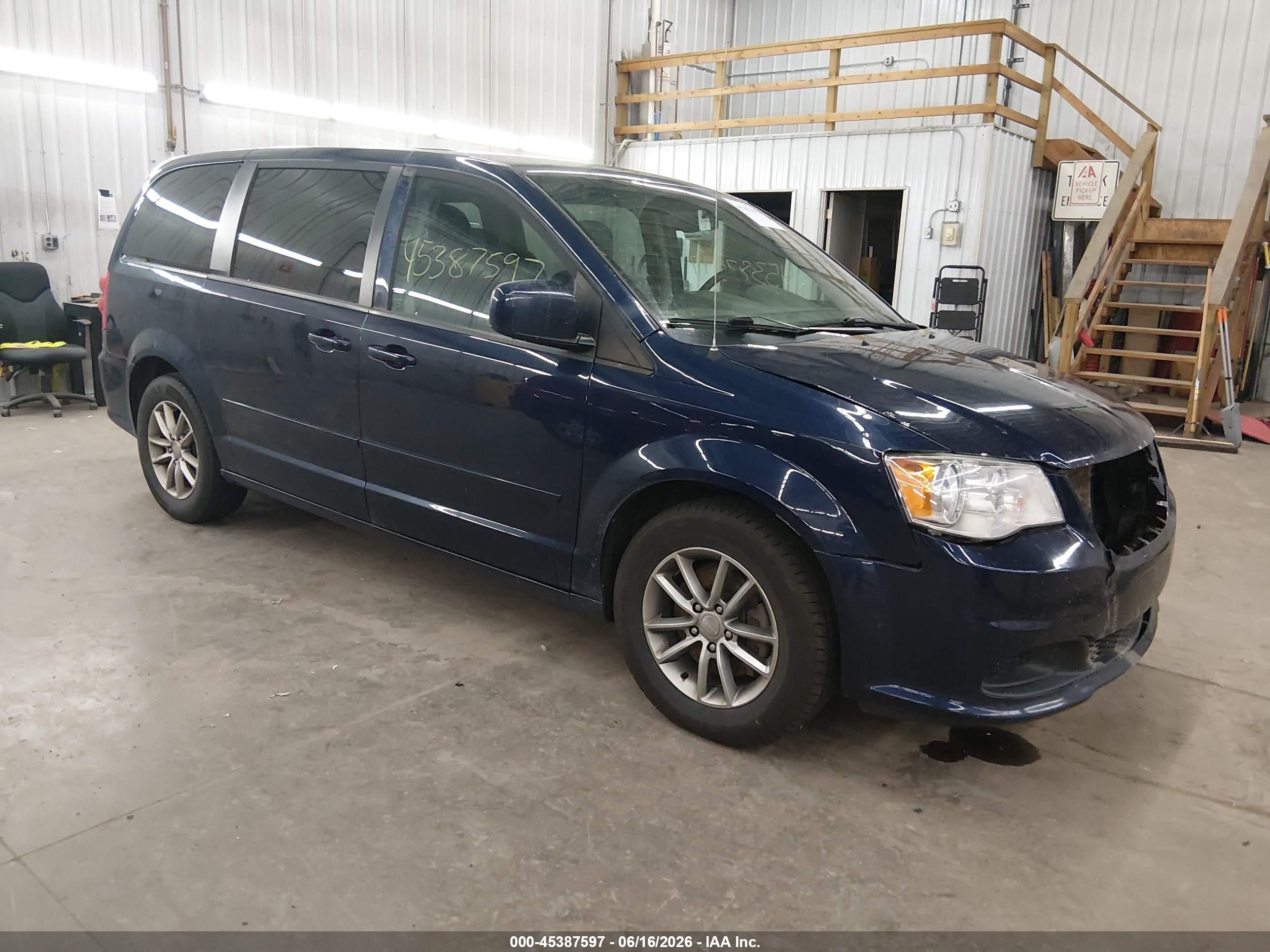 2015 Dodge Grand Caravan SE, VIN 2C4RDGBG0FR737504 — Перед