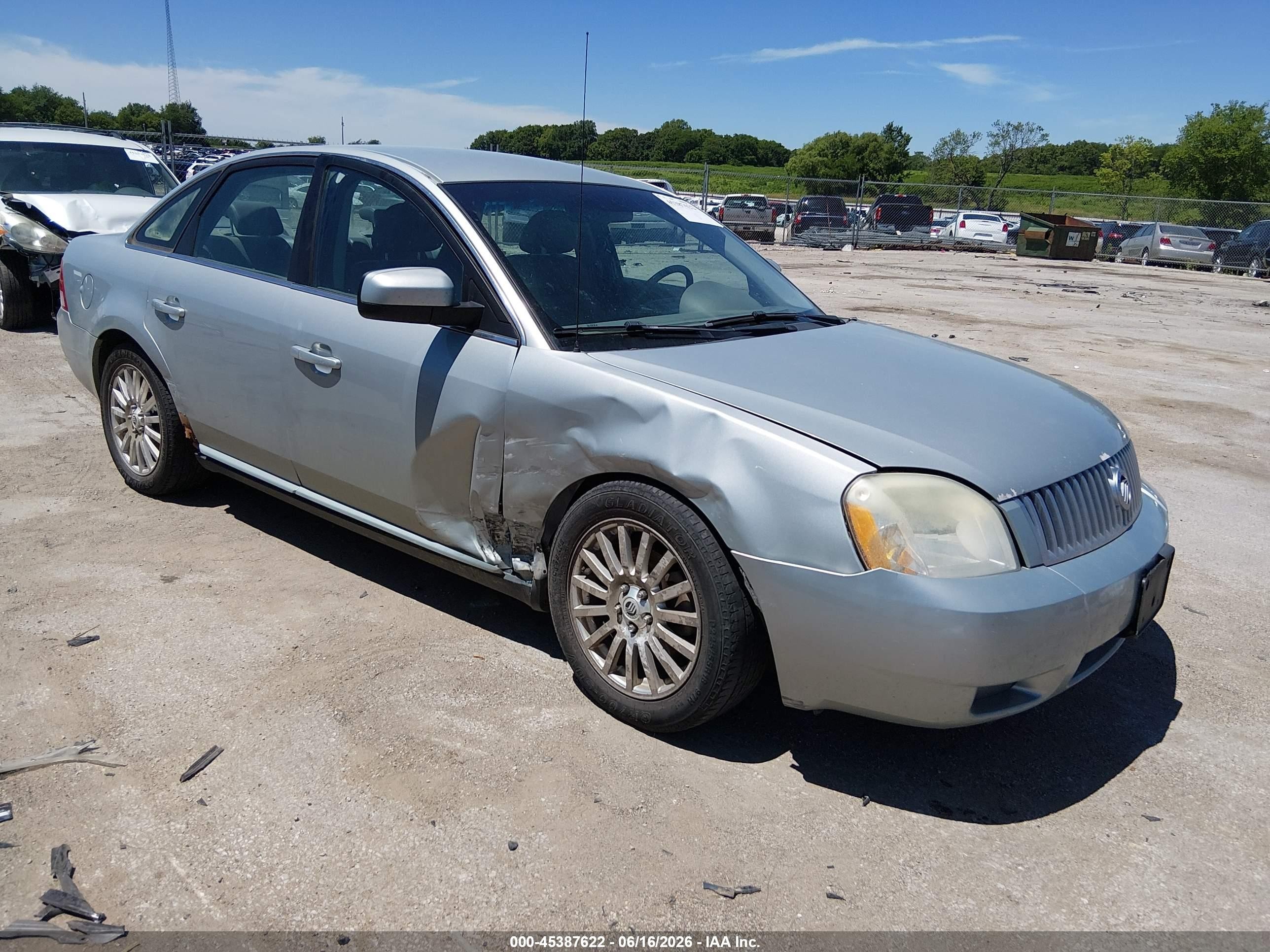 2007 Mercury Montego Premier, VIN 1MEHM42117G605018 — Side