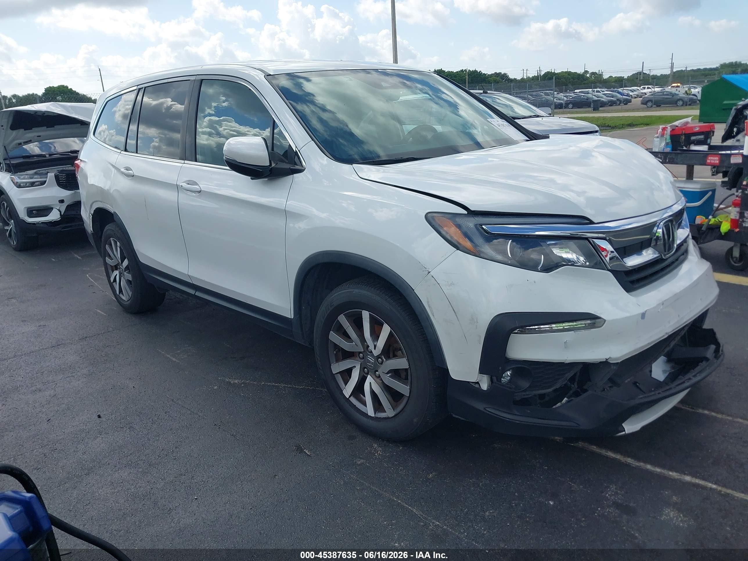 2021 Honda Pilot EX-L, VIN 5FNYF6H56MB037274 — Перед