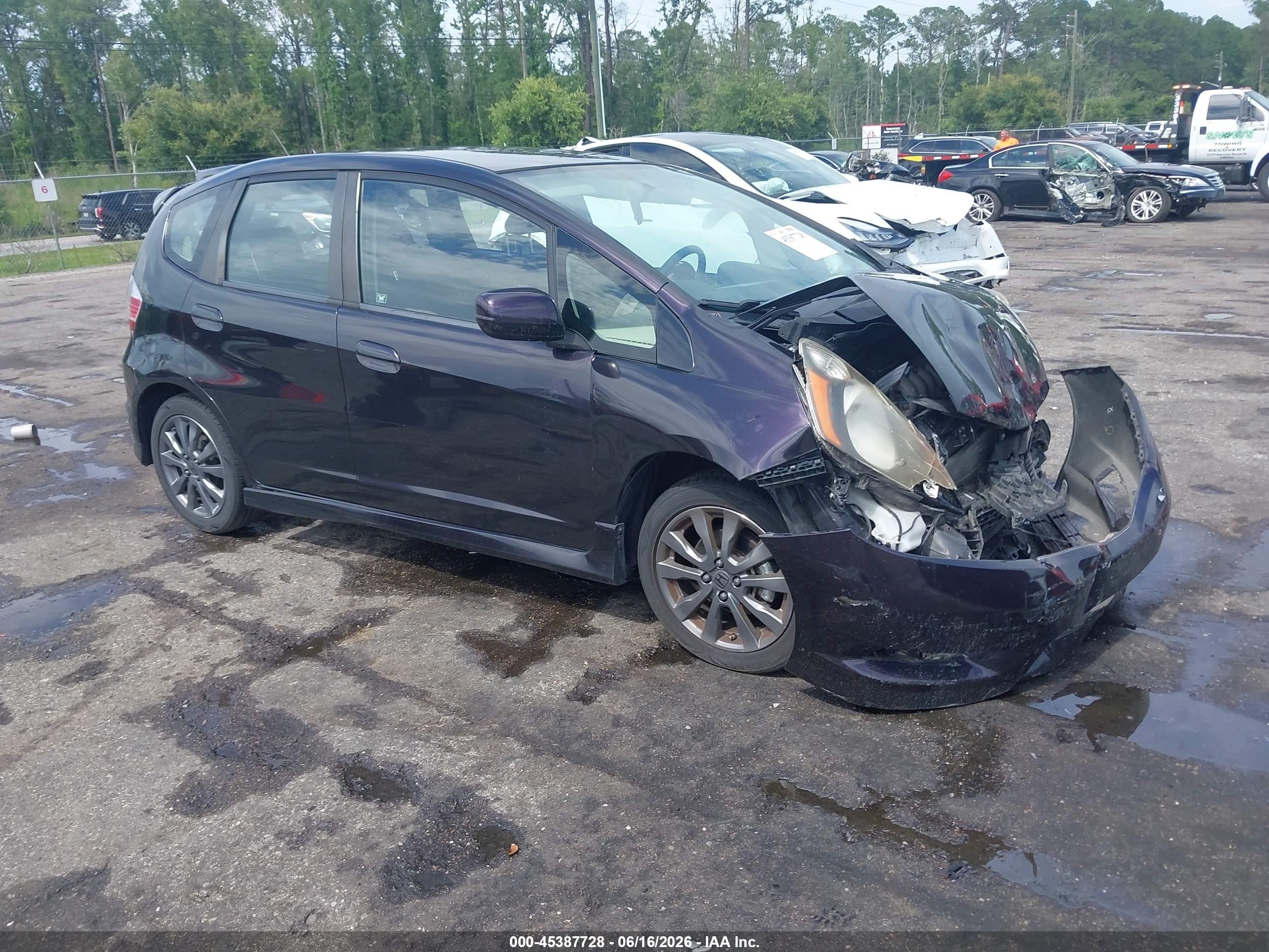 2013 Honda Fit Sport, VIN JHMGE8H58DC001608 — Front end