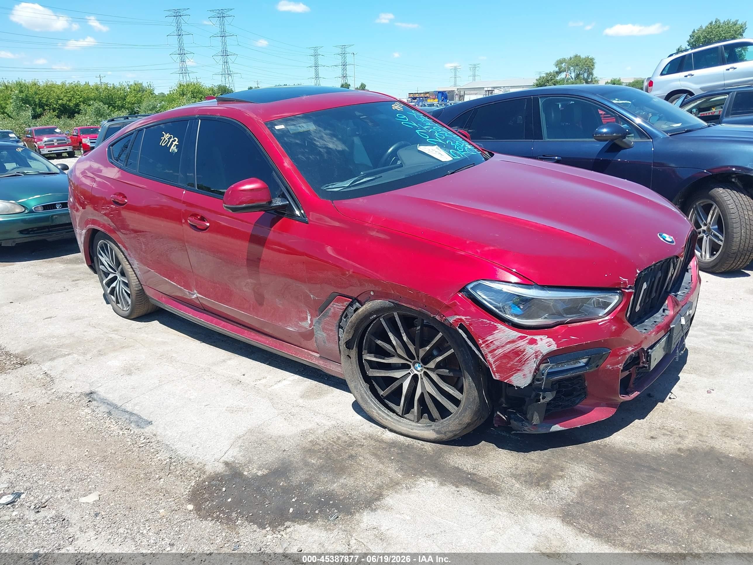 2021 BMW X6 xDrive40i, VIN 5UXCY6C06M9E36343 — Front end