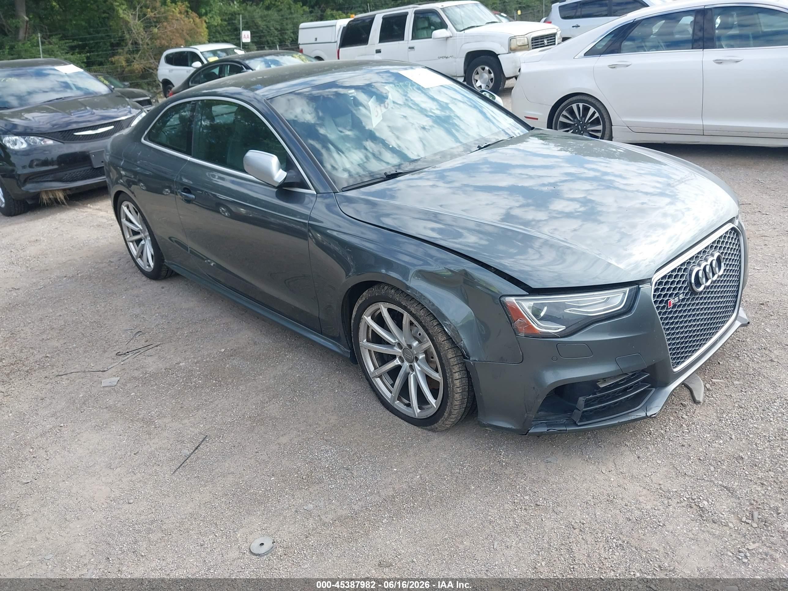 2013 Audi RS 5, VIN WUAC6AFR7DA900985 — Front end