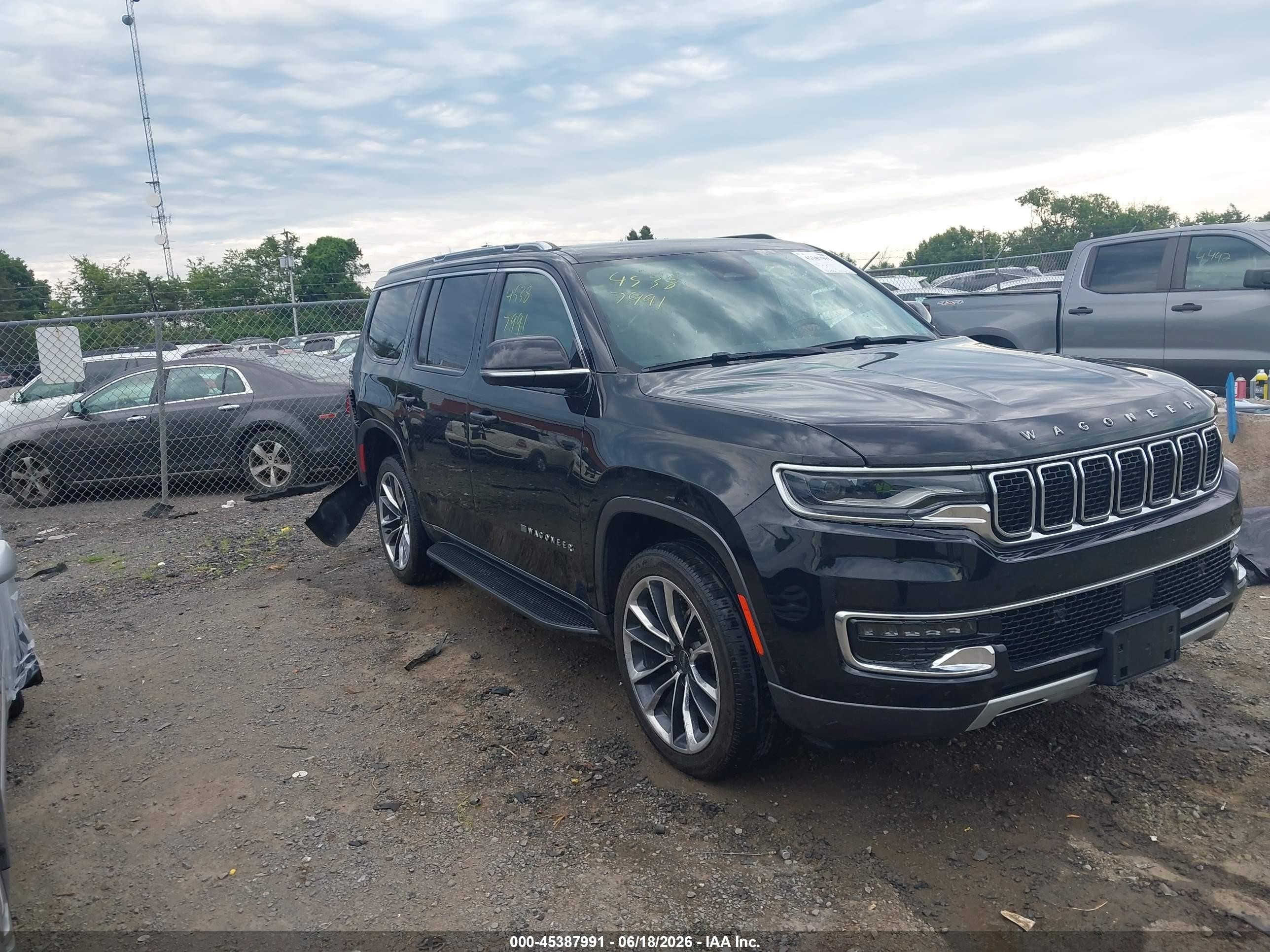 2022 Jeep Wagoneer Series II, VIN 1C4SJVBT5NS113254 — Зад