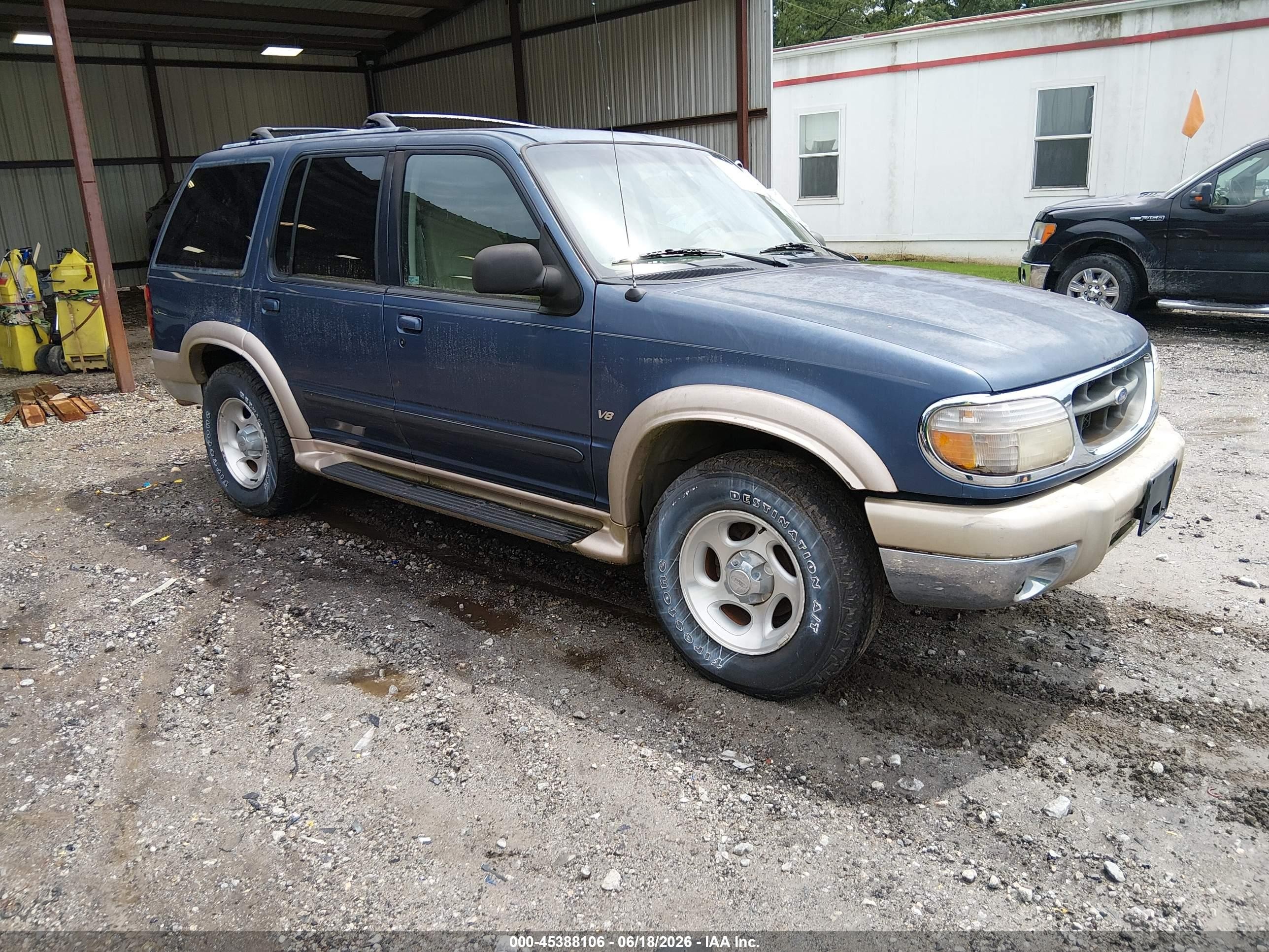 2001 Ford Explorer Eddie Bauer, VIN 1FMDU84P41ZA53174 — Normal wear