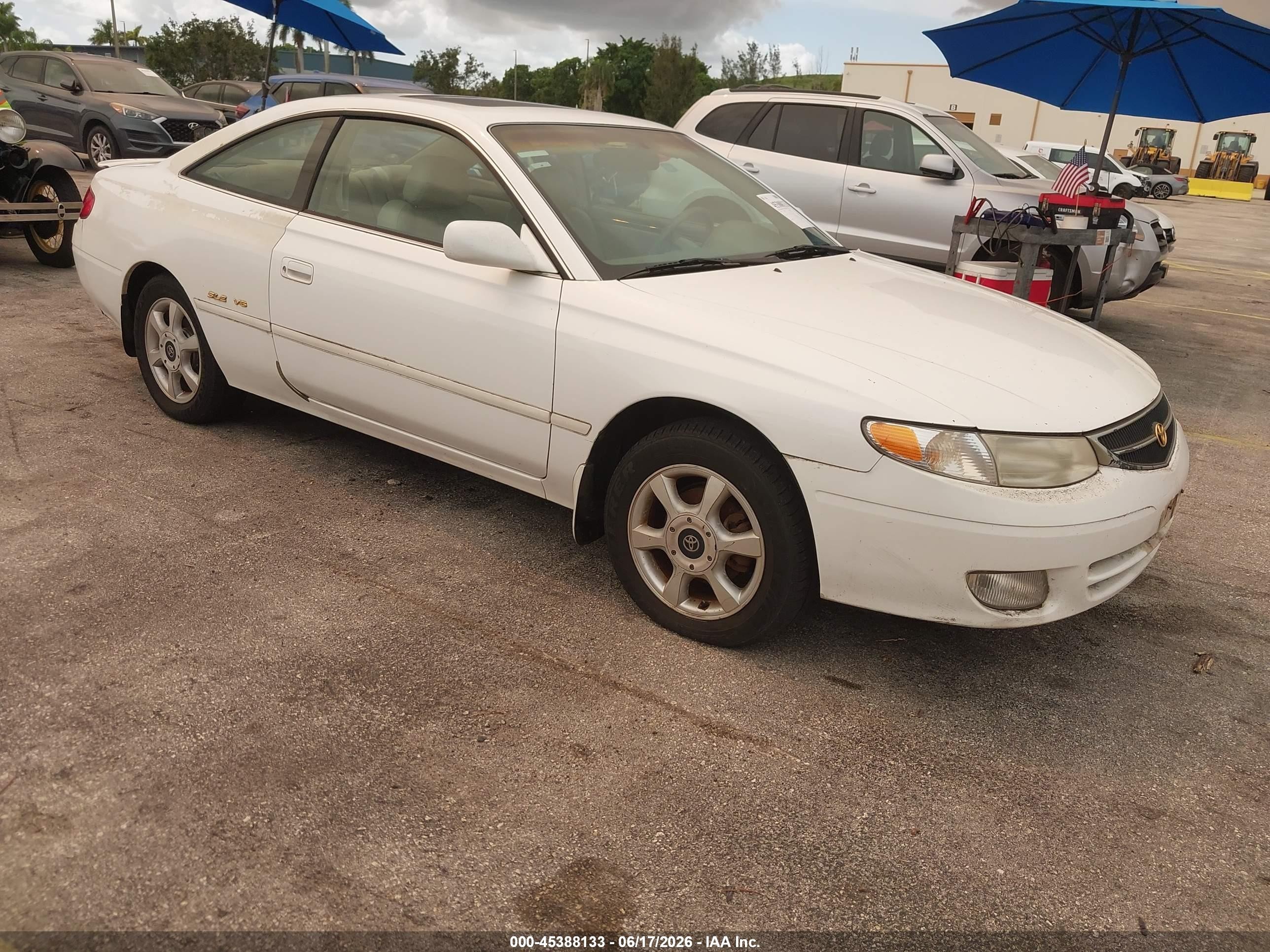 2000 Toyota Solara SE, VIN 2T1CF22P9YC411951 — Normal wear