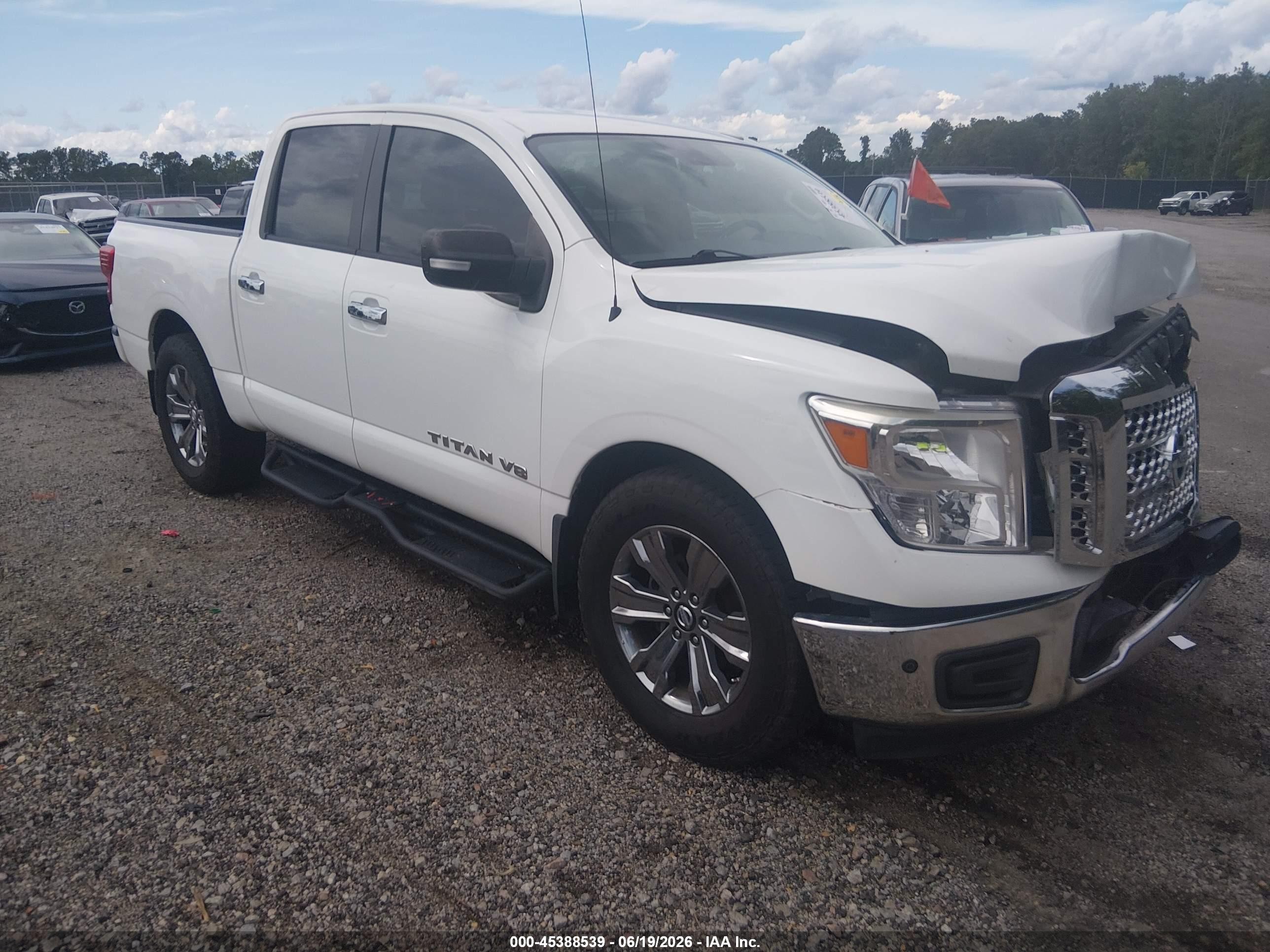 2018 Nissan Titan SV, VIN 1N6AA1E6XJN531924 — Front end
