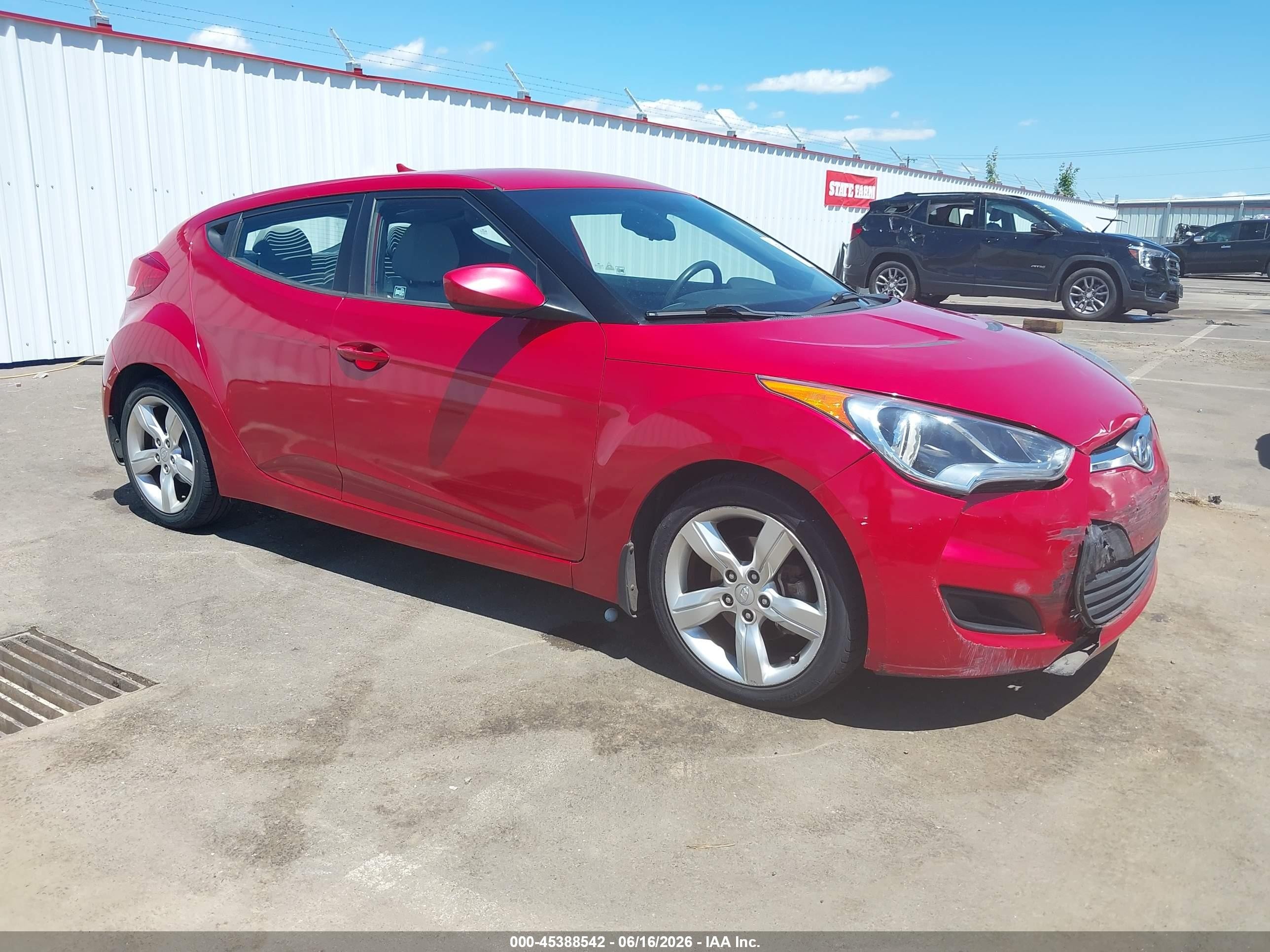 2013 Hyundai Veloster w/Black Int, VIN KMHTC6AD6DU096574 — Front end