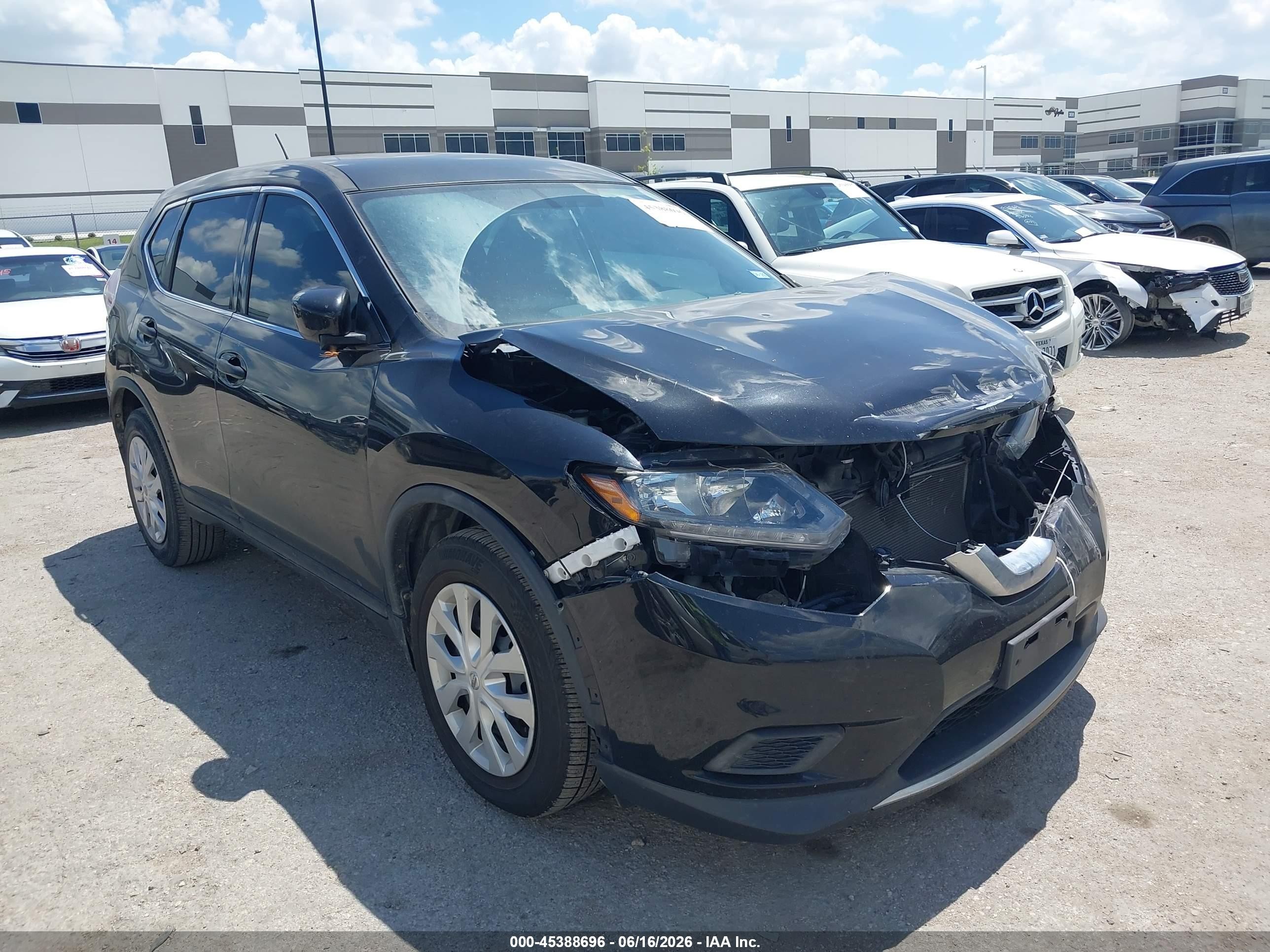 2016 Nissan Rogue S, VIN KNMAT2MT0GP608565 — Front end