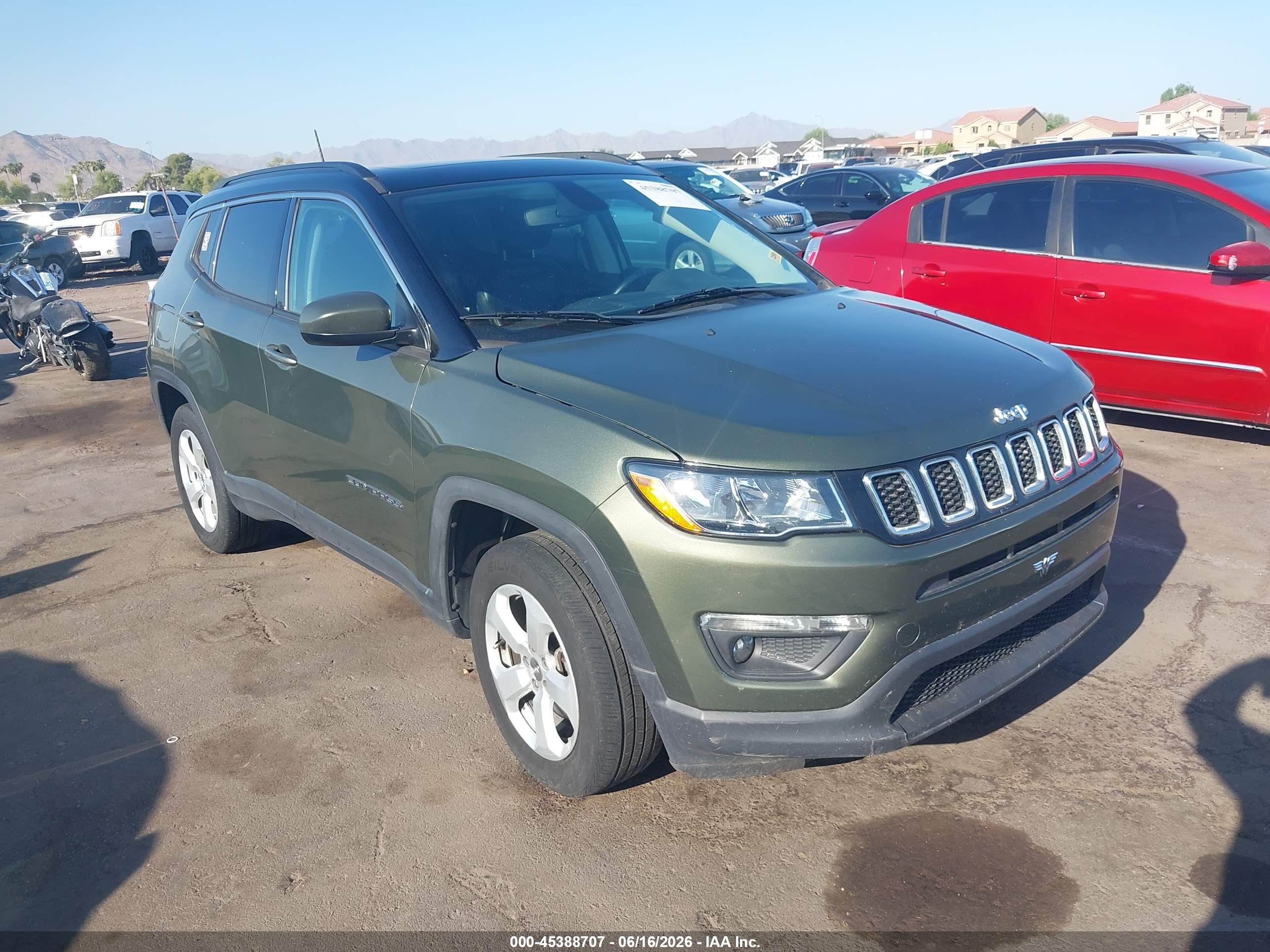 2019 Jeep Compass Latitude, VIN 3C4NJDBB0KT711776 — Бок