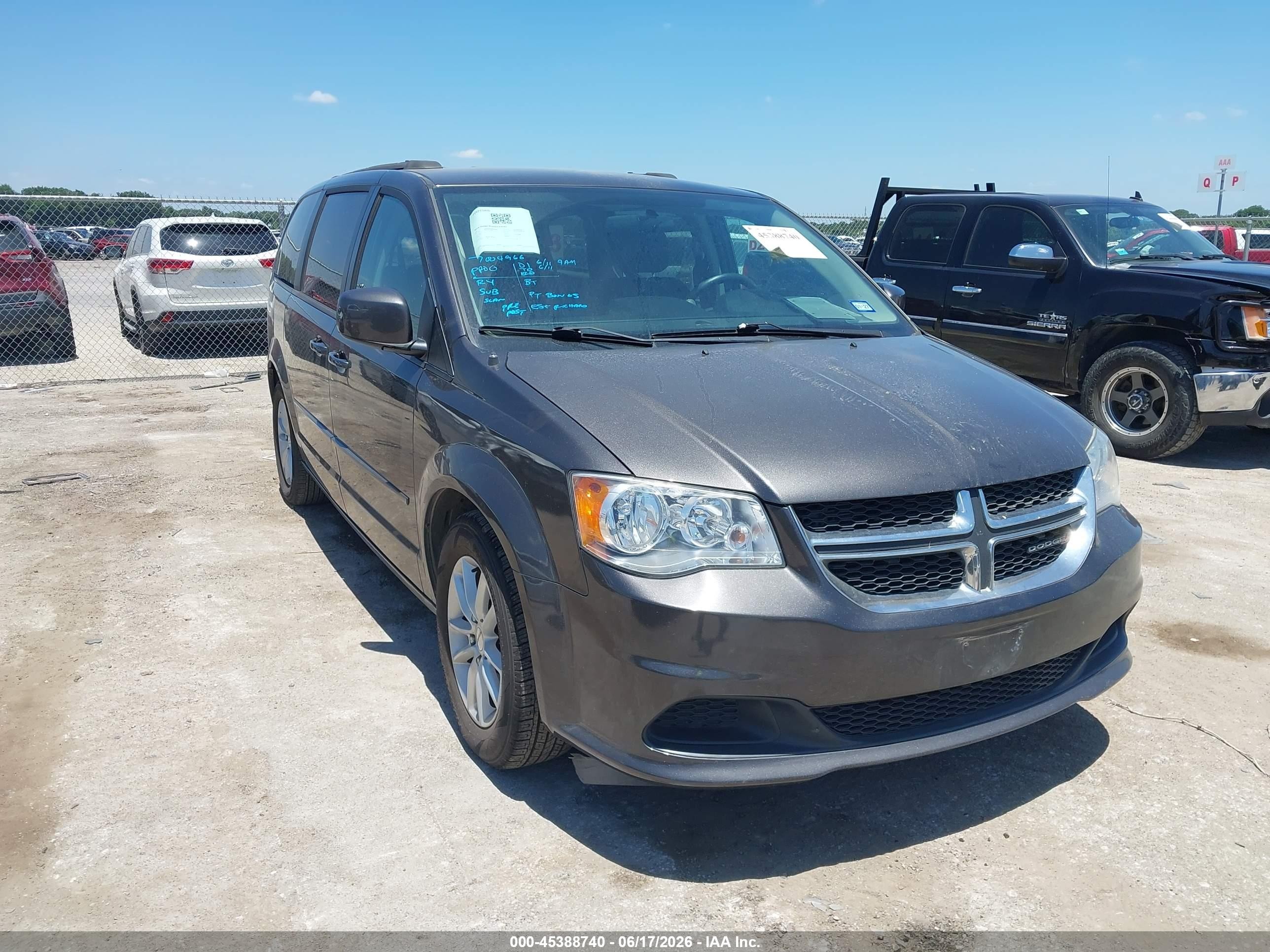 2016 Dodge Grand Caravan SXT Plus, VIN 2C4RDGCG5GR388081 — Бок