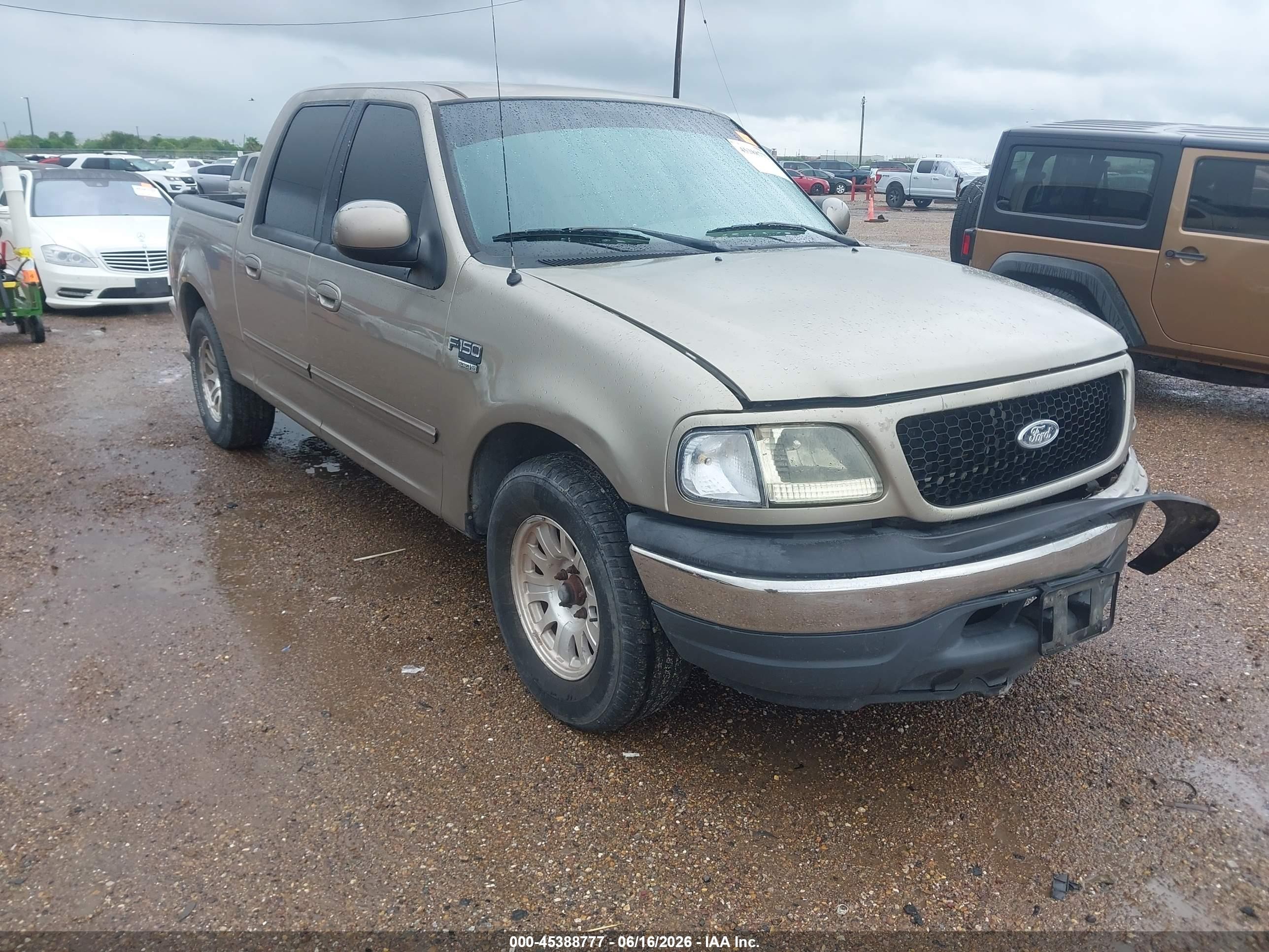 2001 Ford F-150 XLT, VIN 1FTRW07L71KB32975 — Перед
