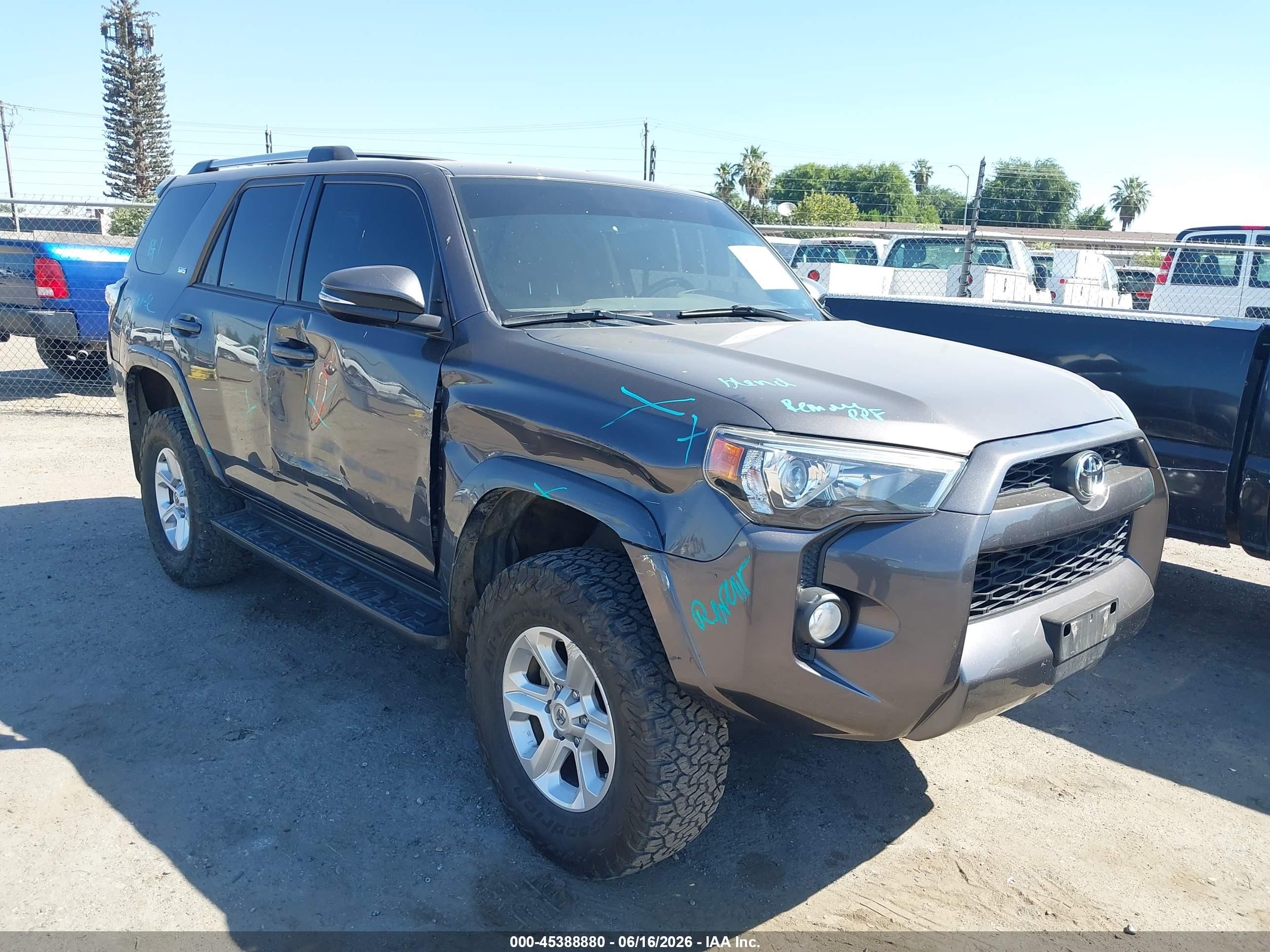 2019 Toyota 4Runner TRD Off Road Premium, VIN JTEBU5JR3K5733720 — Rear end