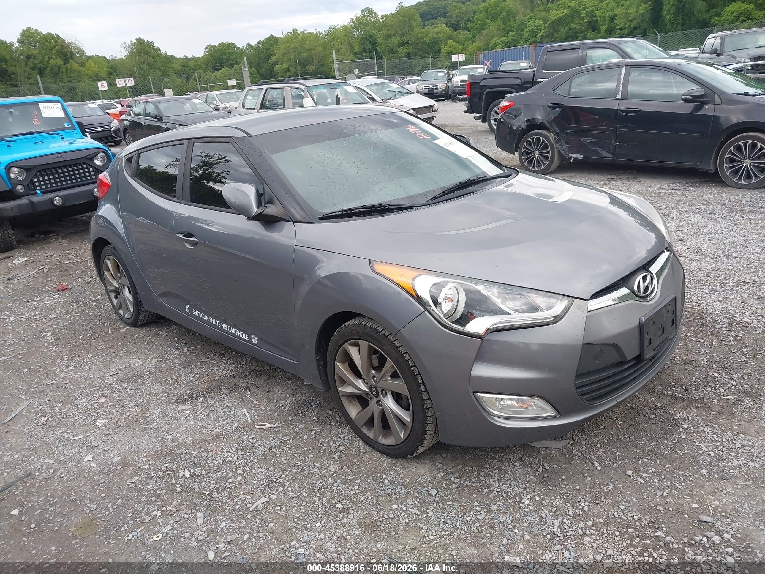 2017 Hyundai Veloster Value Edition, VIN KMHTC6AD4HU308345 — Rear end