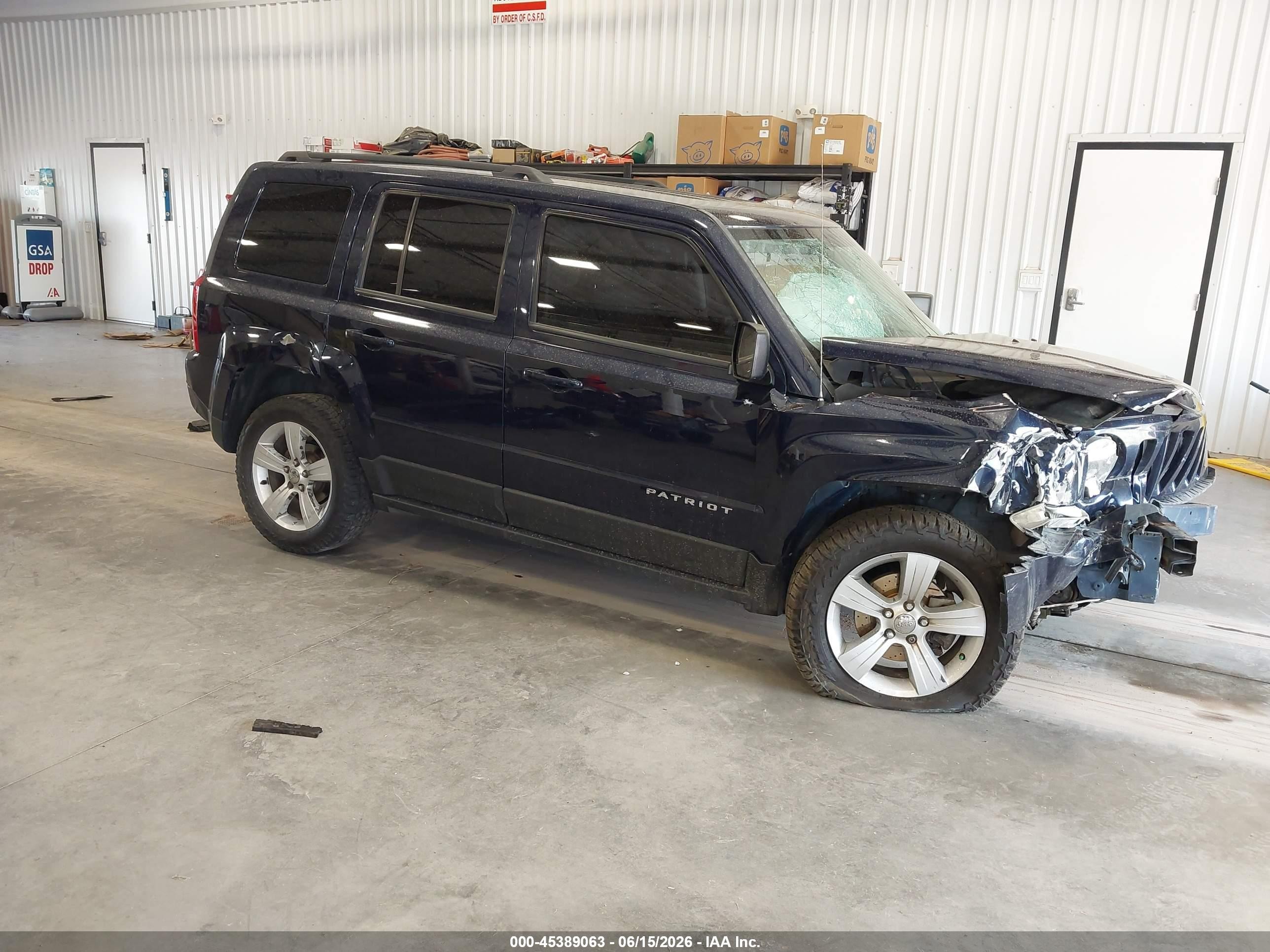 2015 Jeep Patriot Latitude, VIN 1C4NJRFB2FD154811 — Front end